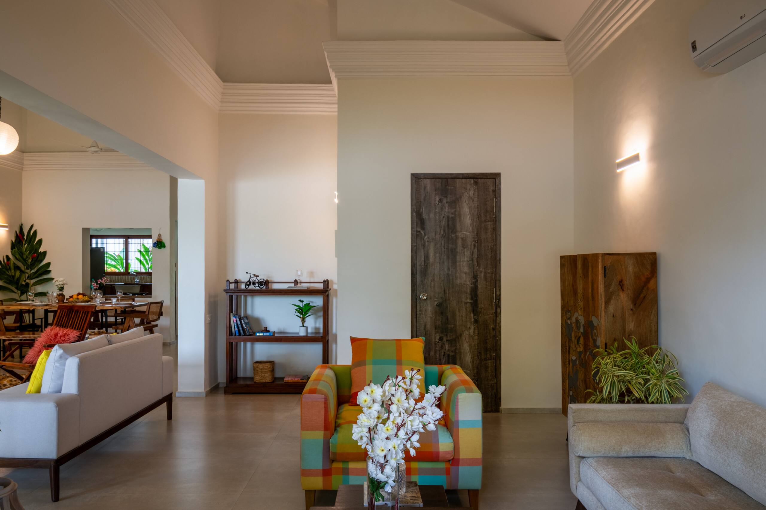 Lazy Lagoon
Luxurious 2 BHK At
Luisa by the sea 7