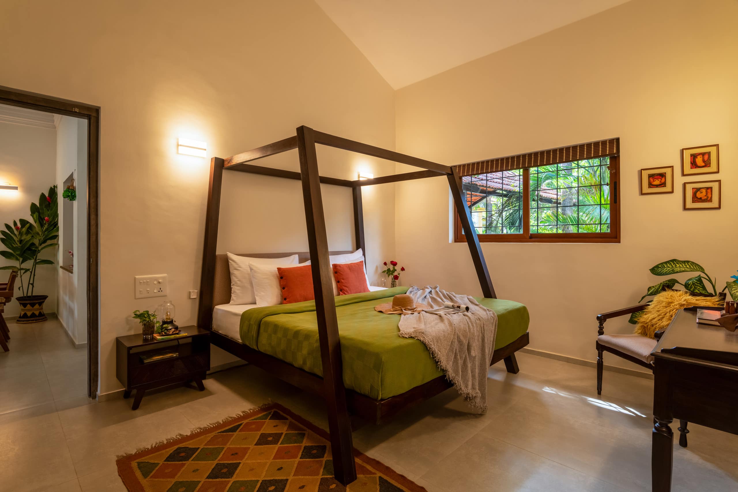 Lazy Lagoon
Luxurious 2 BHK At
Luisa by the sea 15