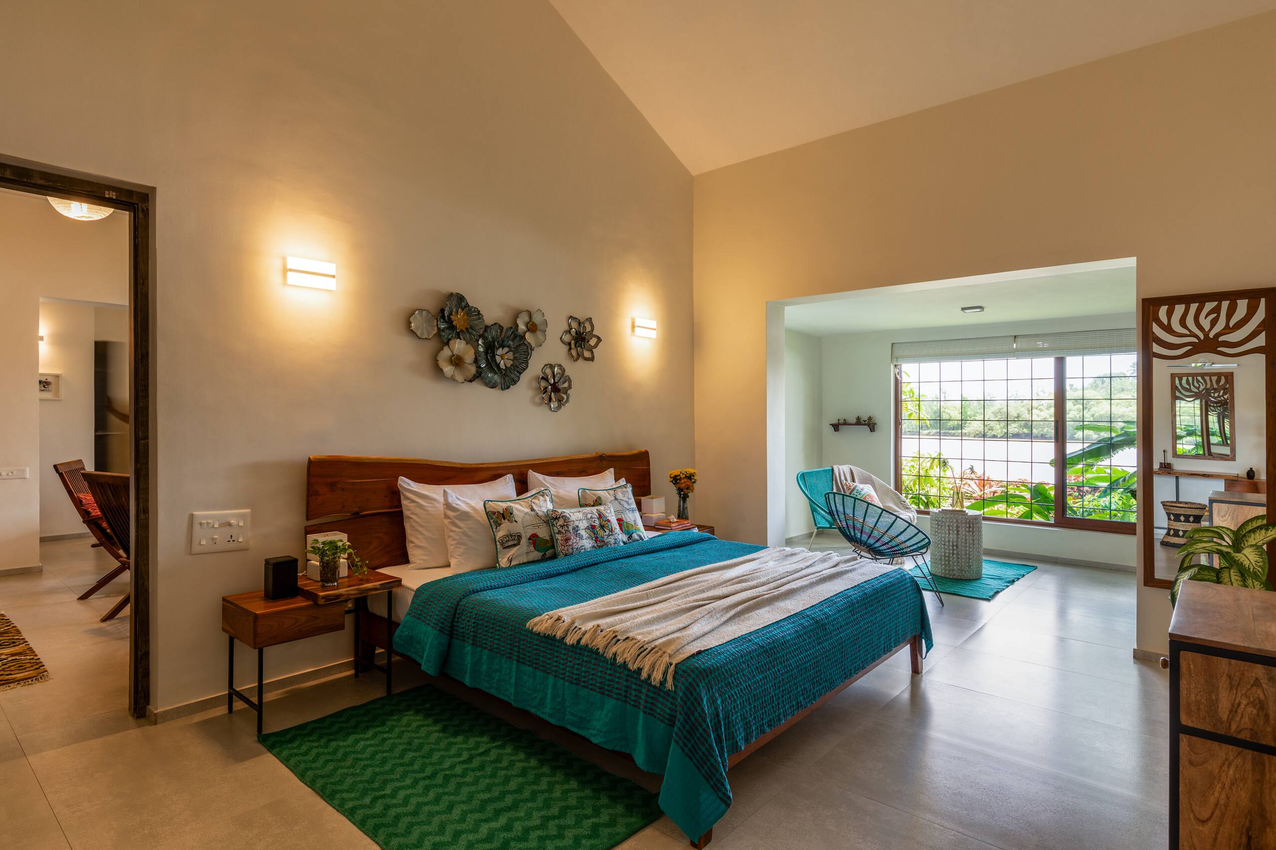 Lazy Lagoon
Luxurious 2 BHK At
Luisa by the sea 21