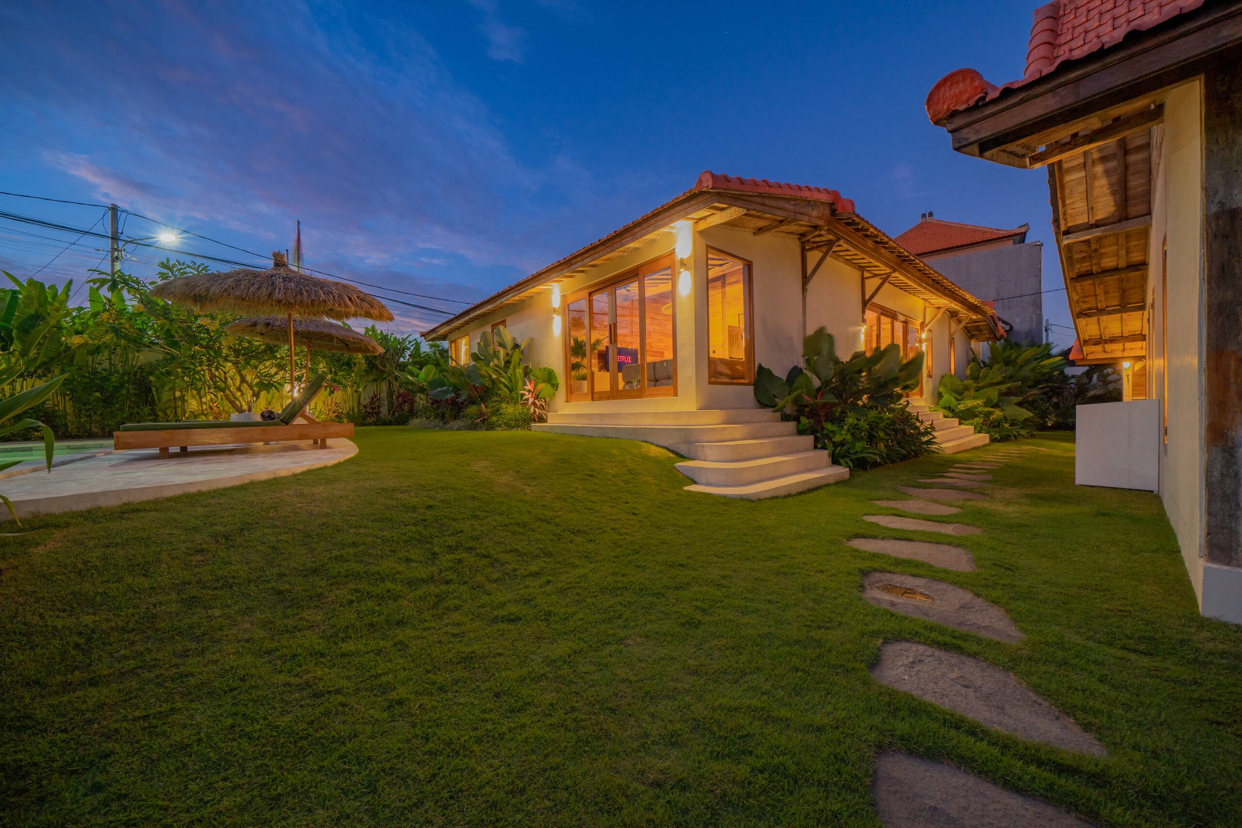 7BR Staffed Villa Canggu • Sleeps 14 • Breakfast