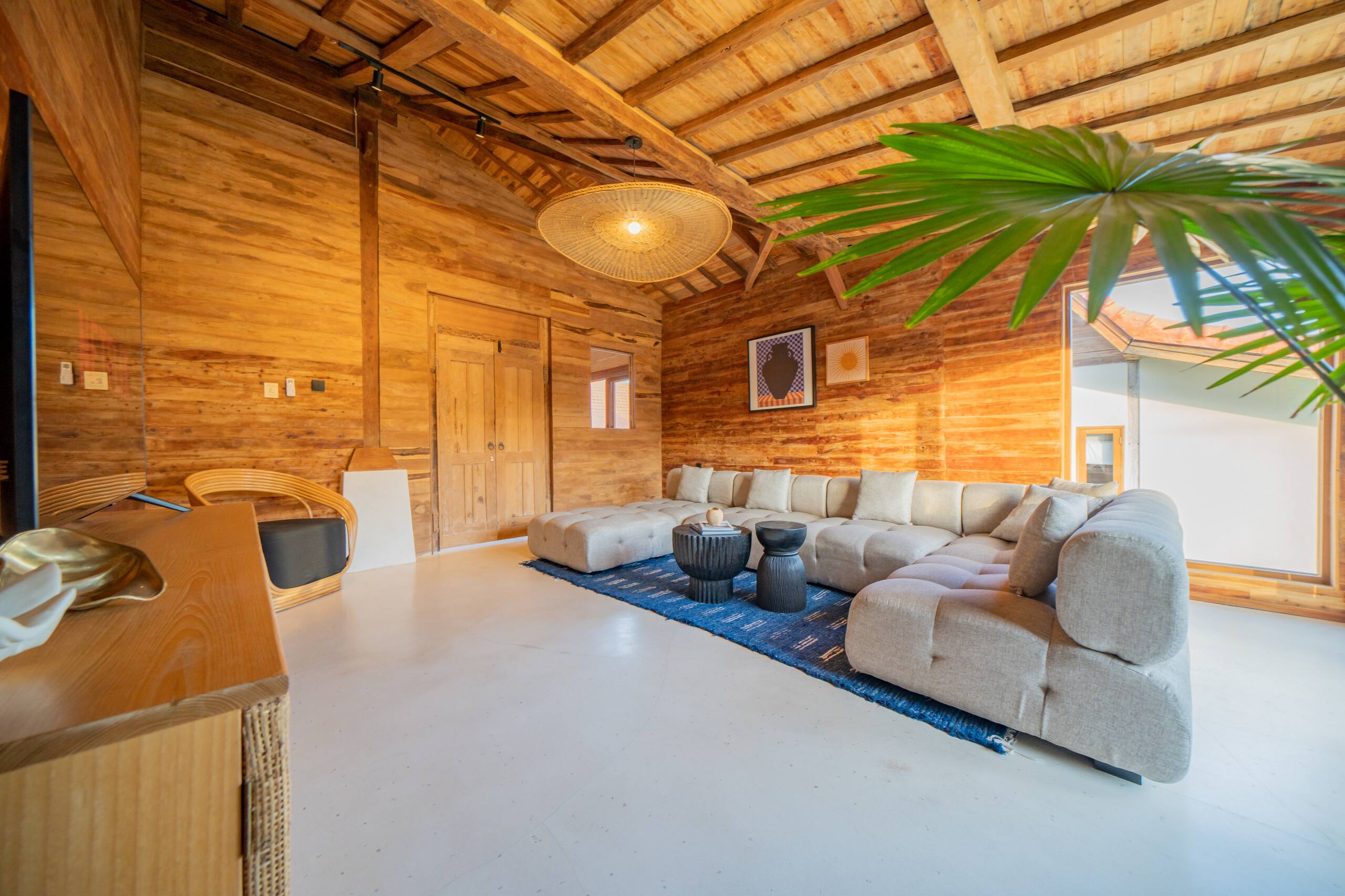 7BR Staffed Villa Canggu • Sleeps 14 • Breakfast 11