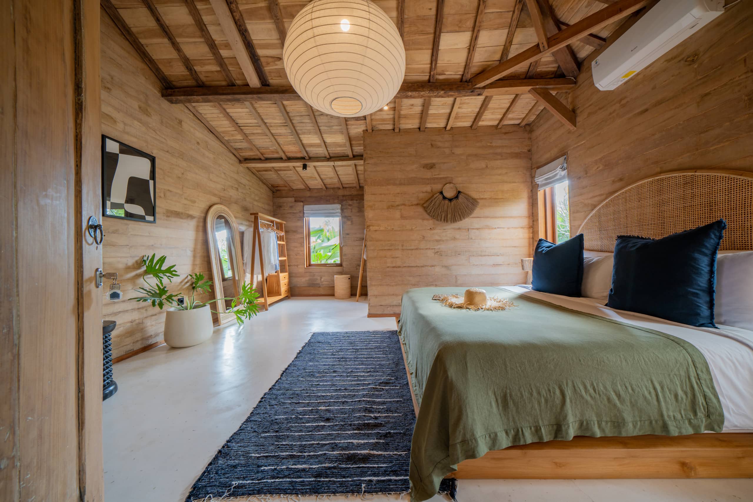7BR Staffed Villa Canggu • Sleeps 14 • Breakfast 19