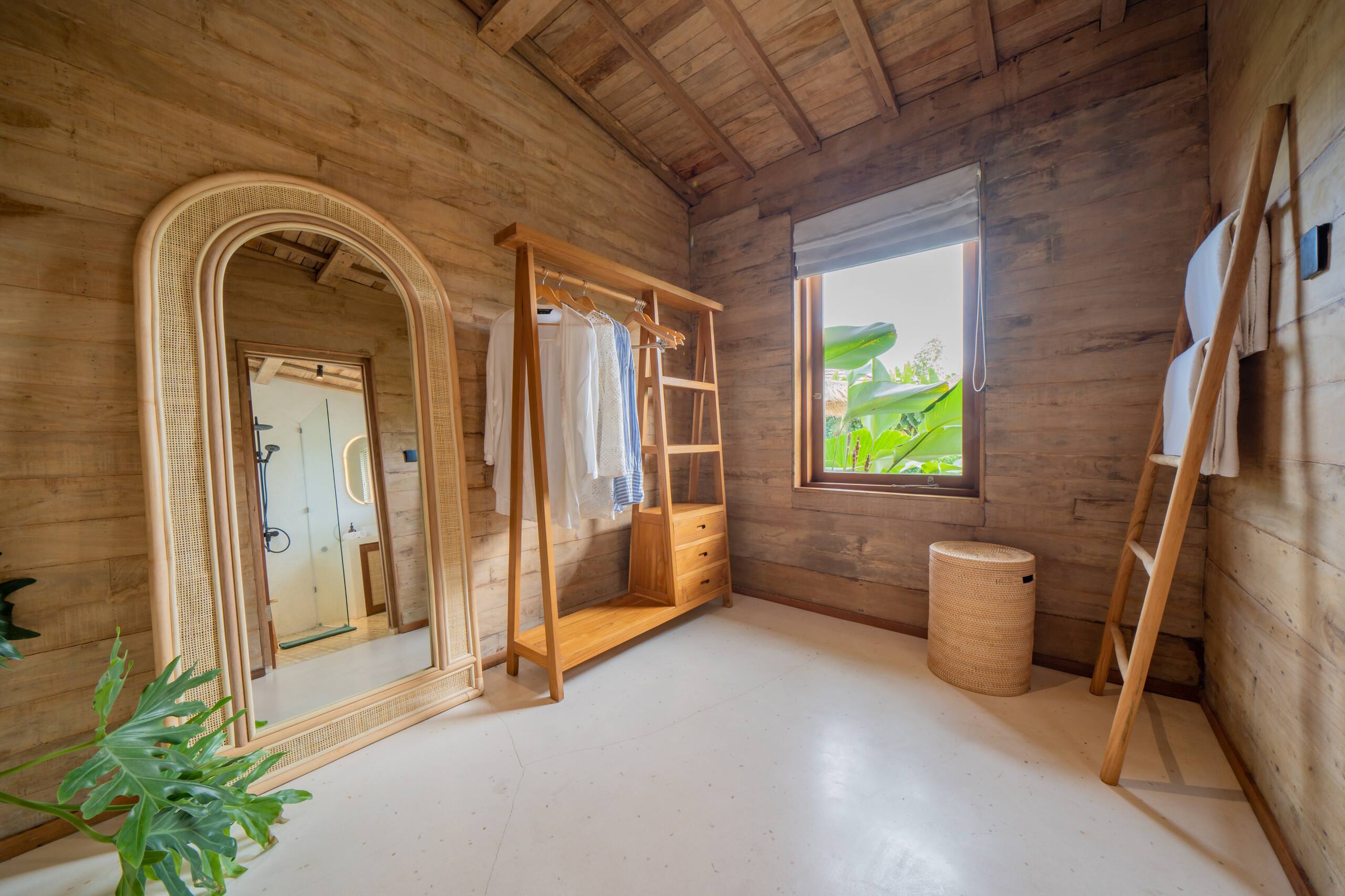 7BR Staffed Villa Canggu • Sleeps 14 • Breakfast 21