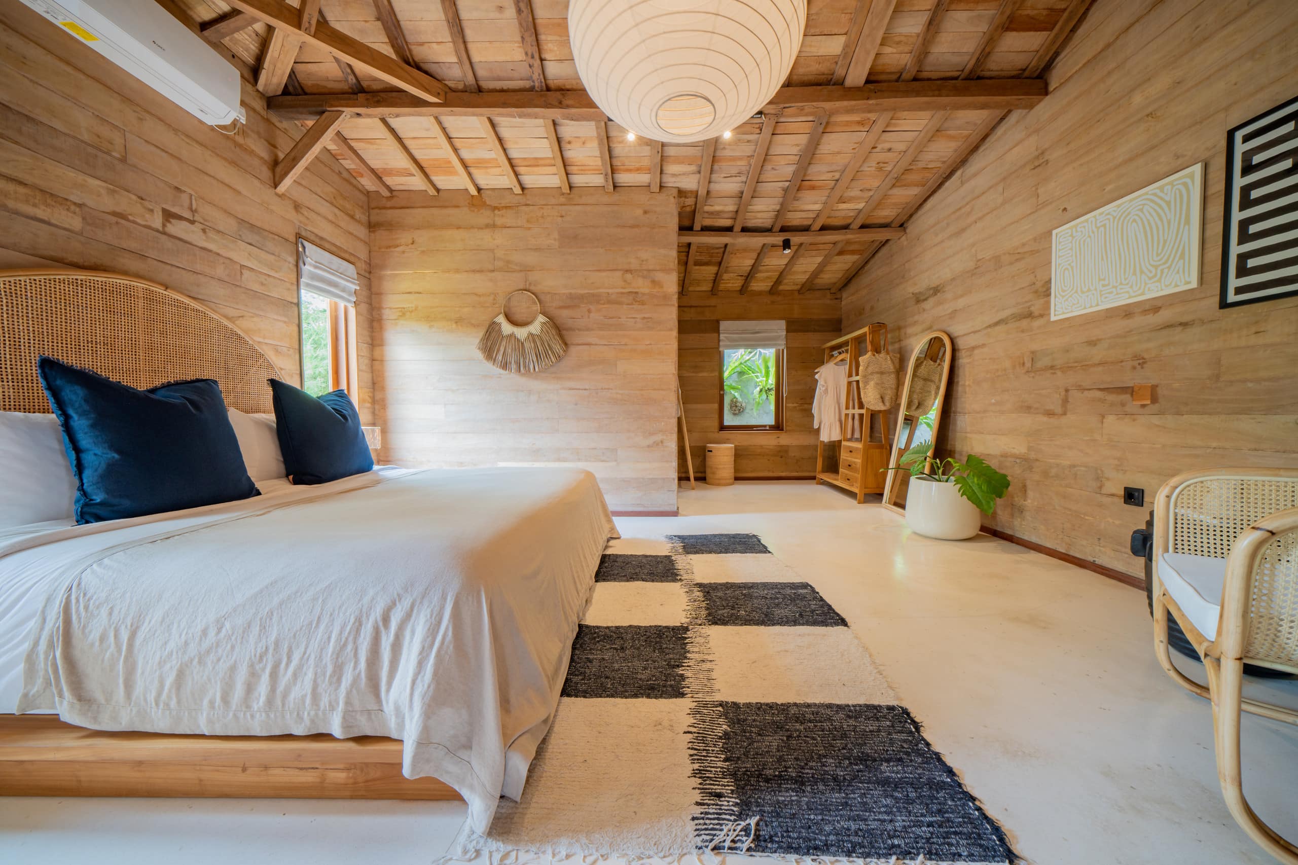 7BR Staffed Villa Canggu • Sleeps 14 • Breakfast 22