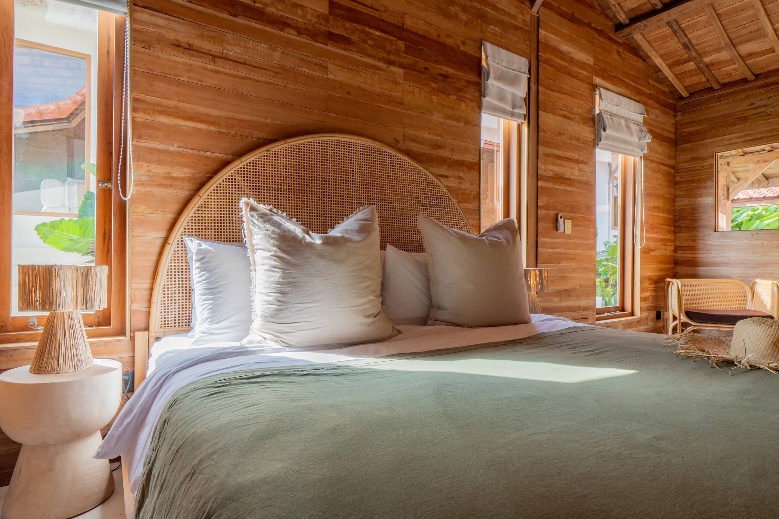 7BR Staffed Villa Canggu • Sleeps 14 • Breakfast 38