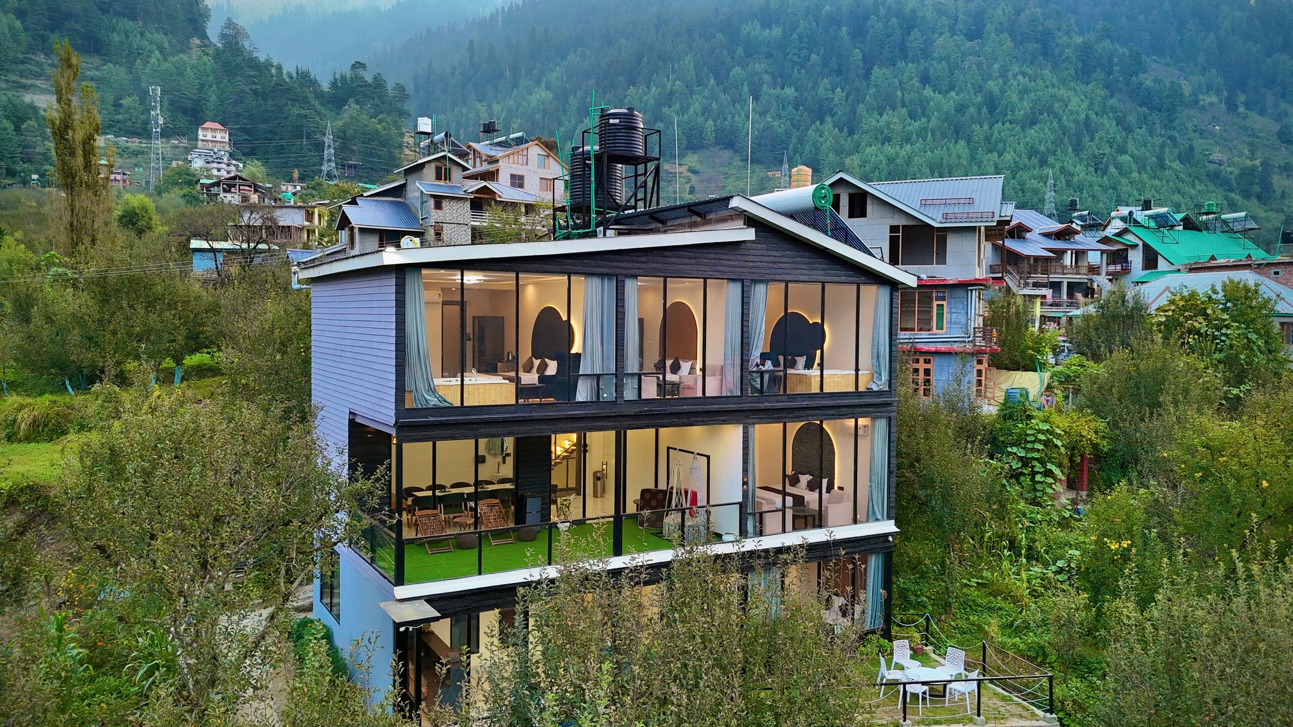 5 Room Jacuzzi glass house Manali