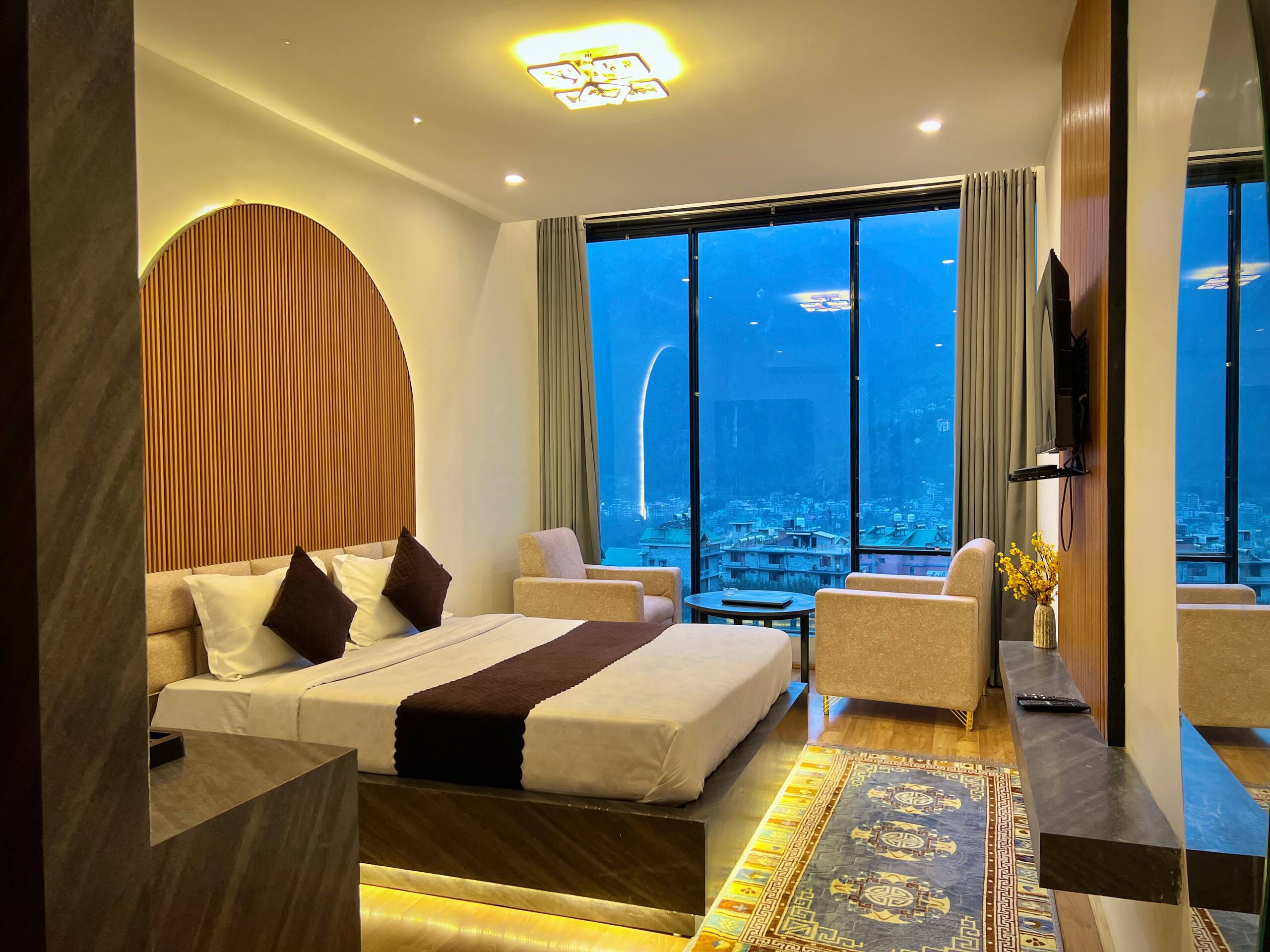 5 Room Jacuzzi glass house Manali 20