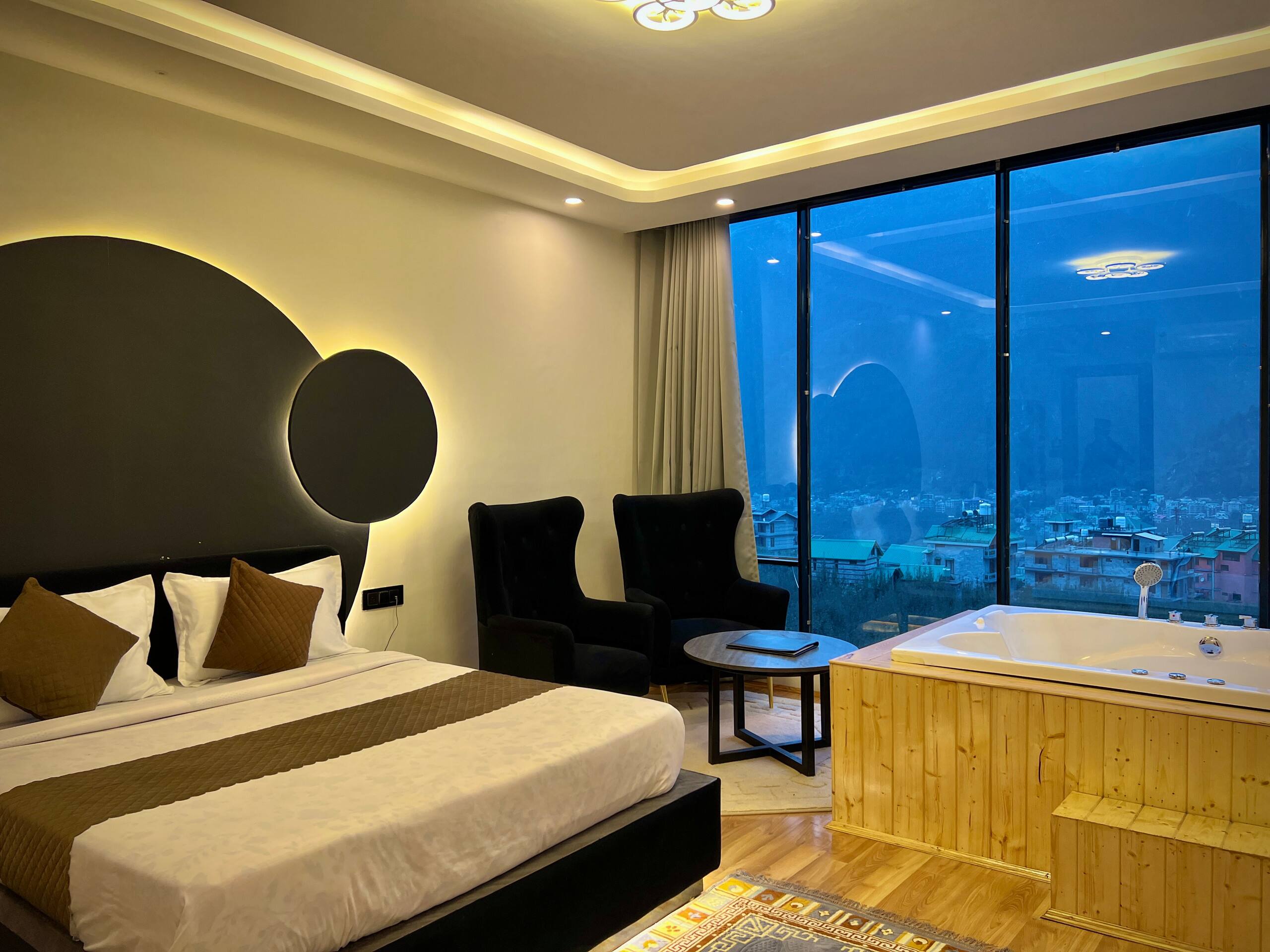 5 Room Jacuzzi glass house Manali 22