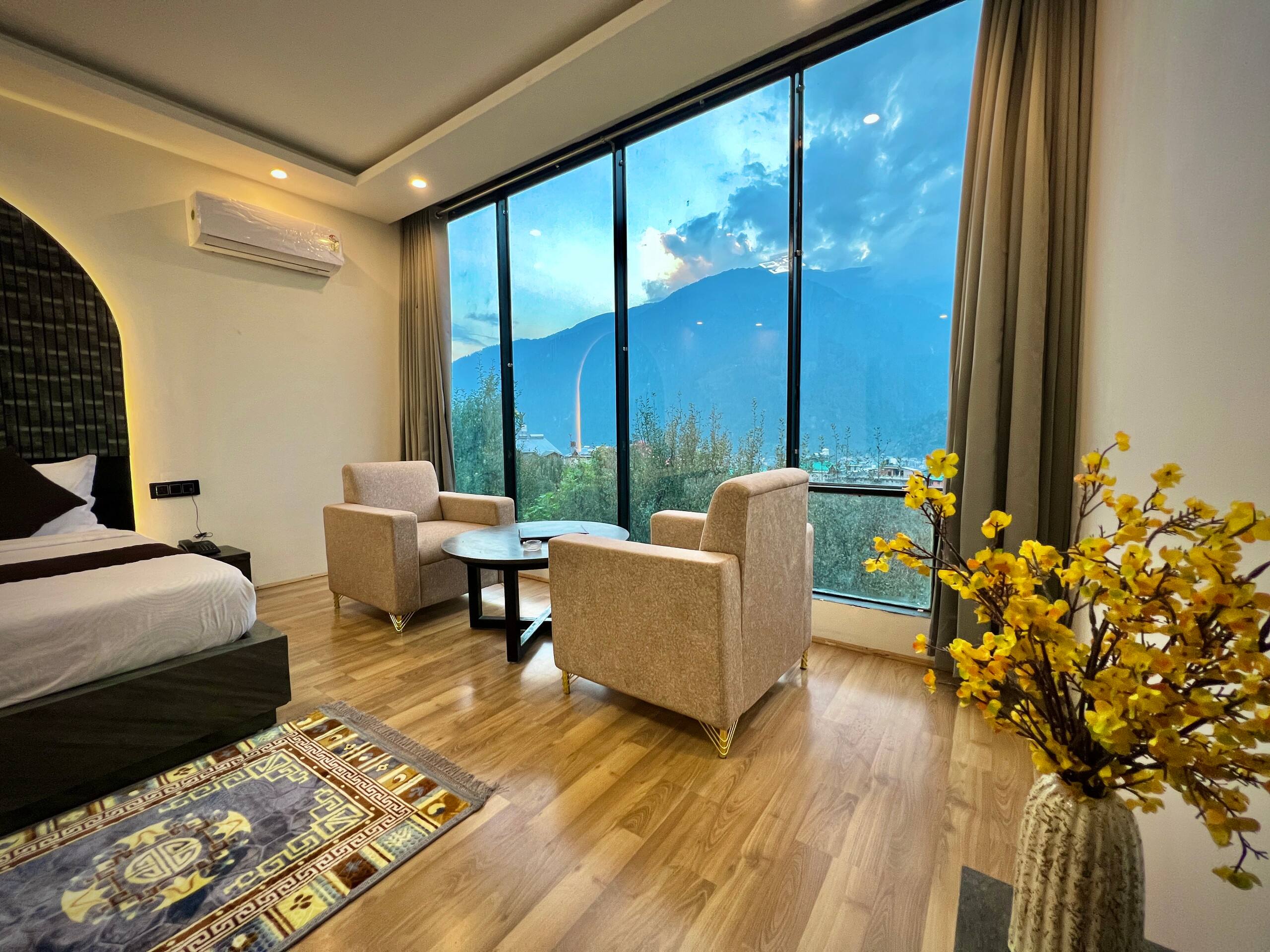 5 Room Jacuzzi glass house Manali 24