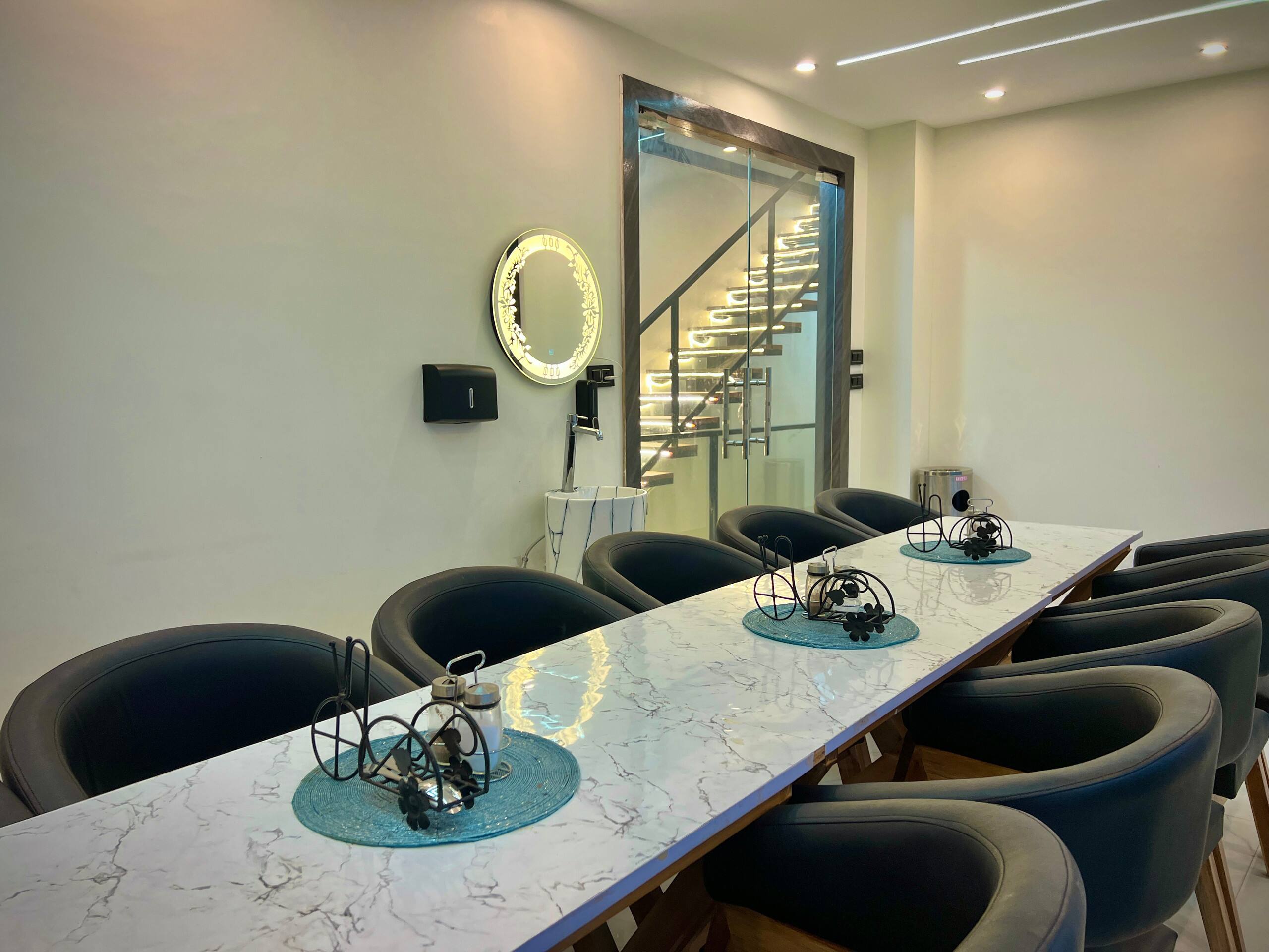5 Room Jacuzzi glass house Manali 15