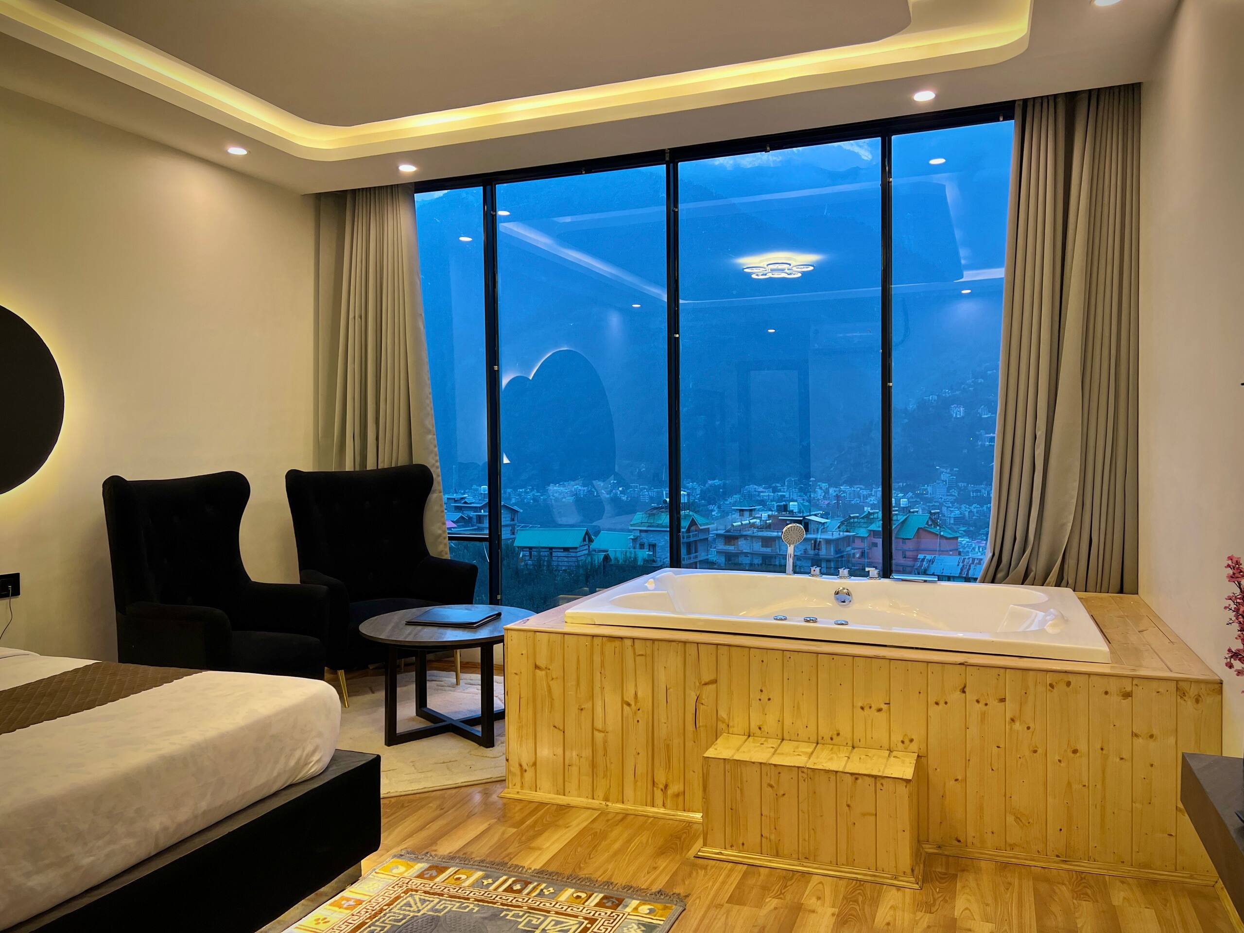 5 Room Jacuzzi glass house Manali 23