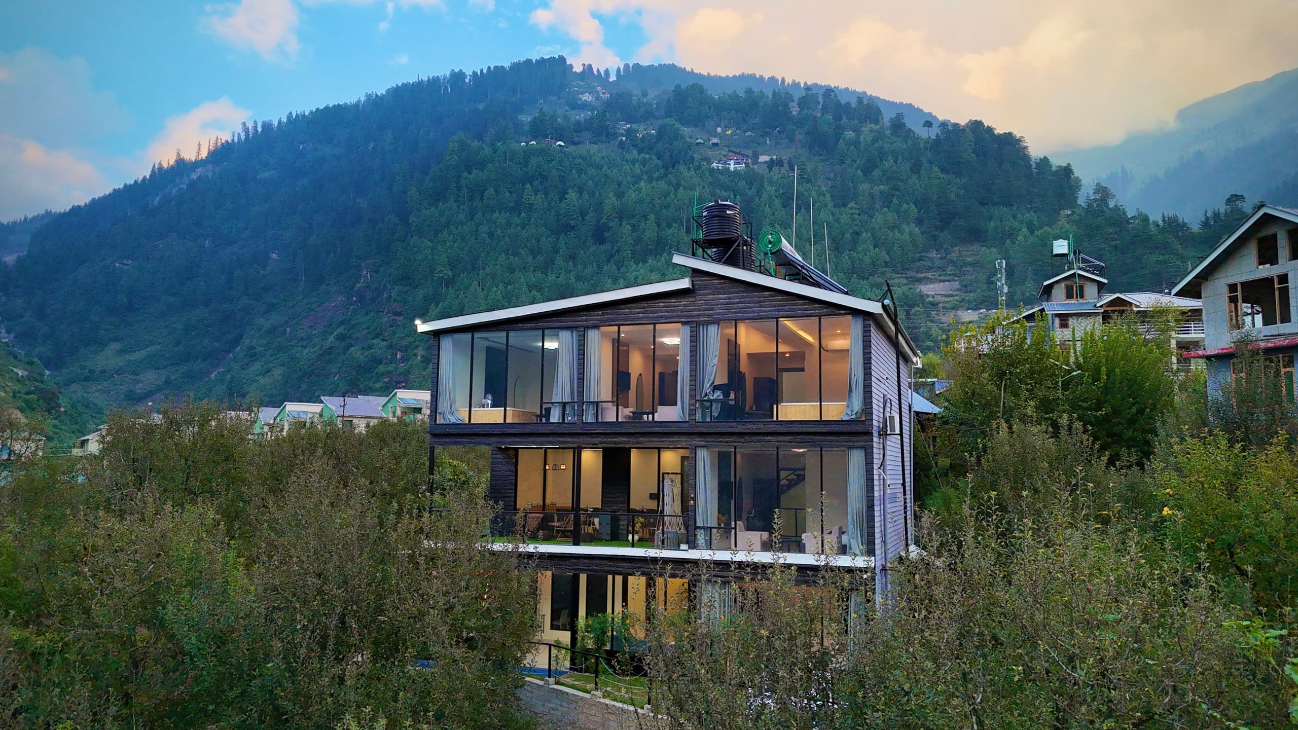 5 Room Jacuzzi glass house Manali 7
