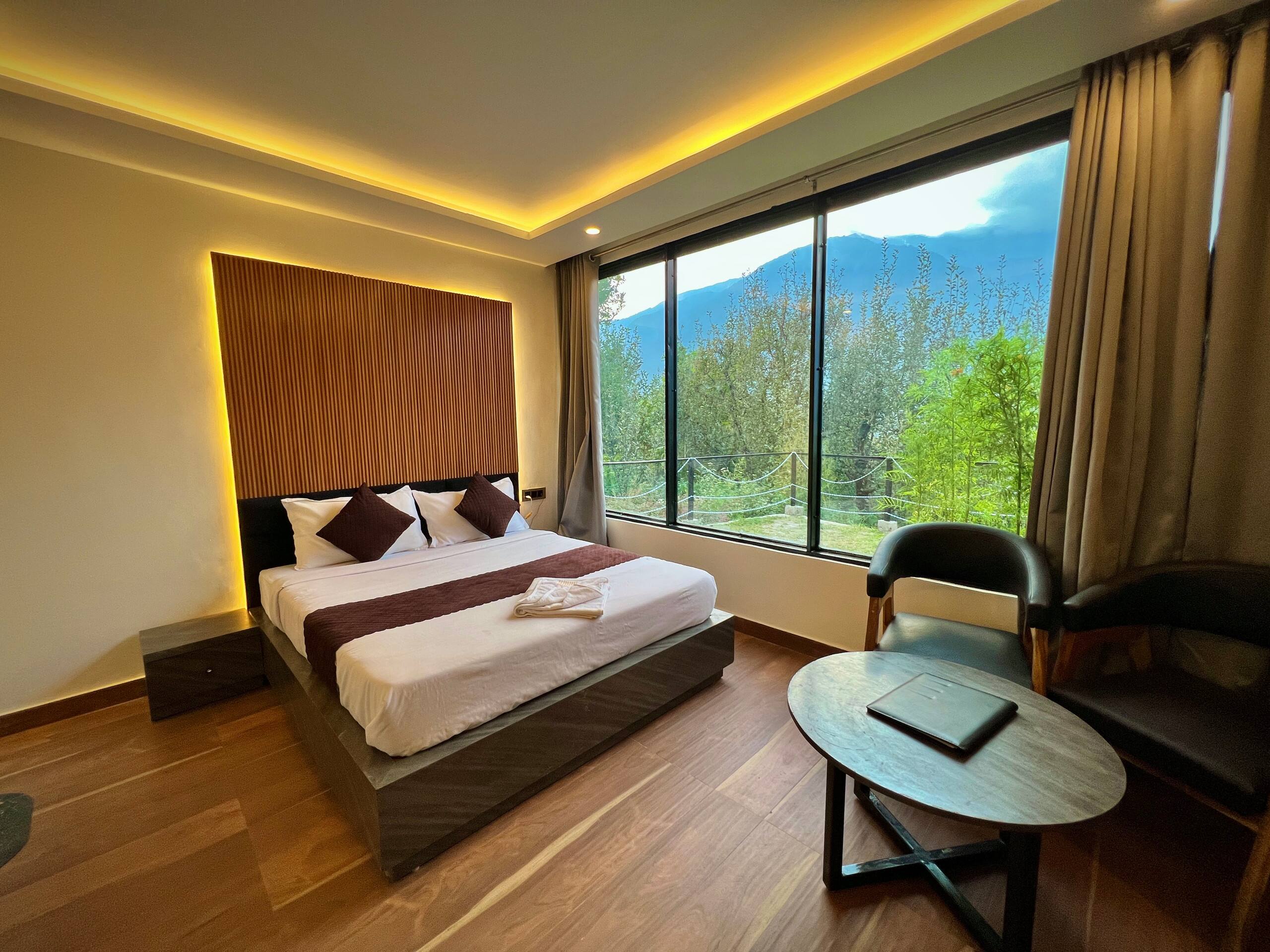 5 Room Jacuzzi glass house Manali 27
