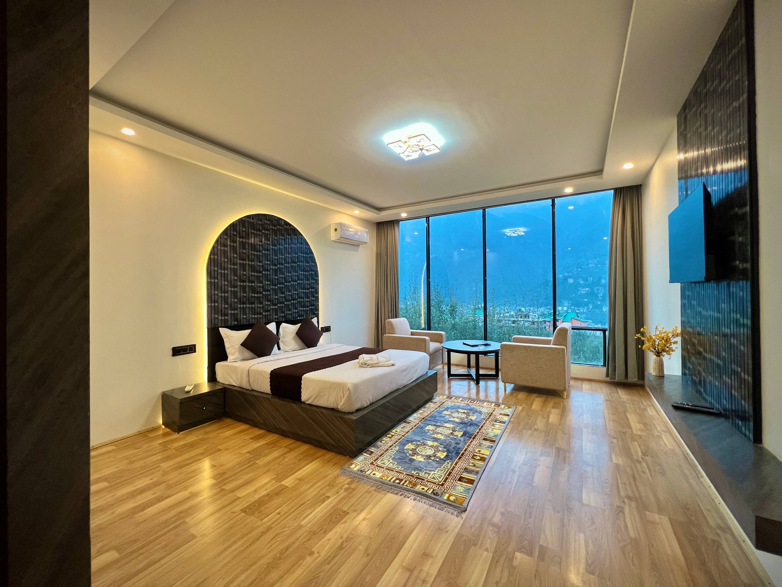 5 Room Jacuzzi glass house Manali 25