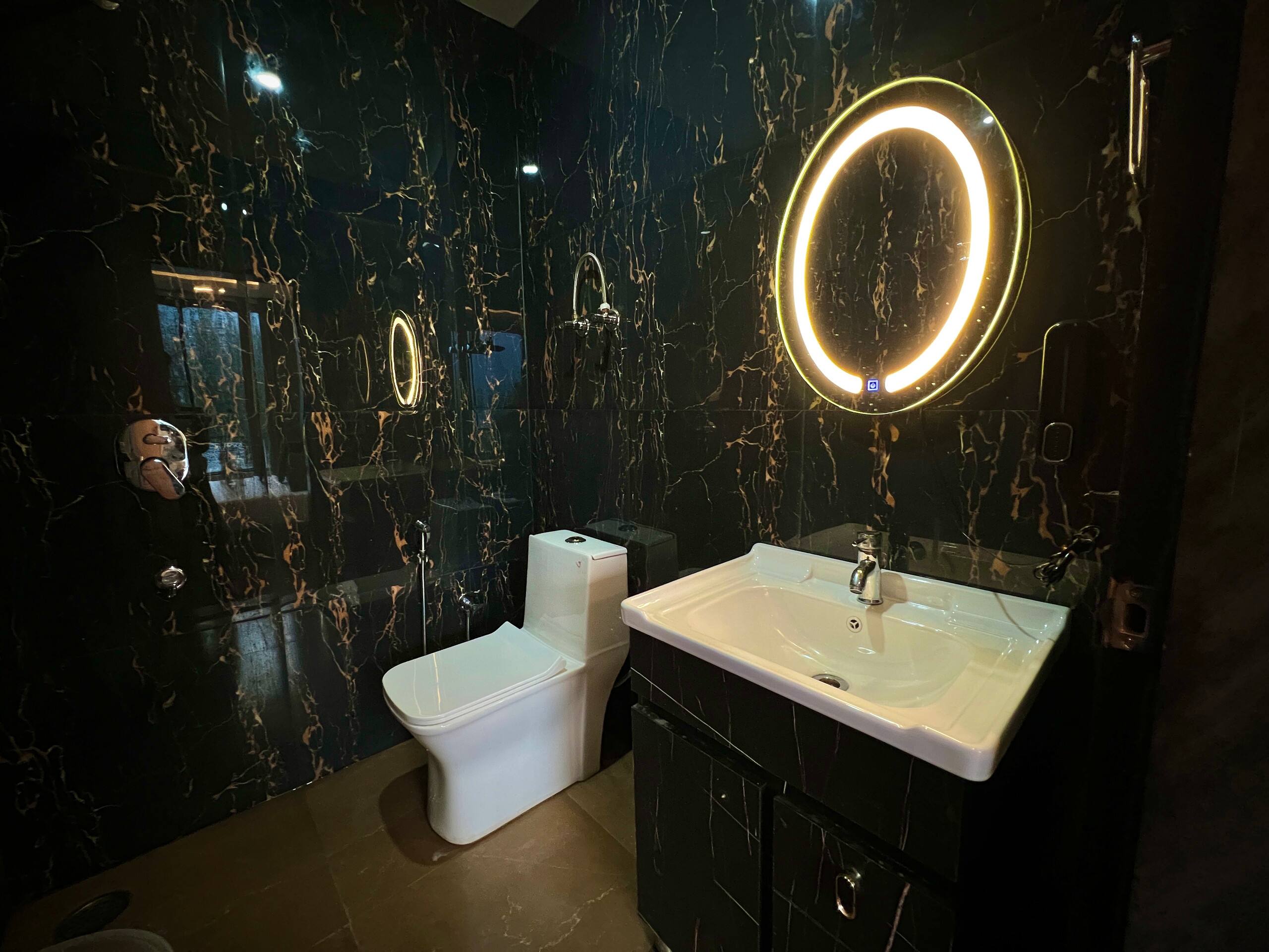 5 Room Jacuzzi glass house Manali 31