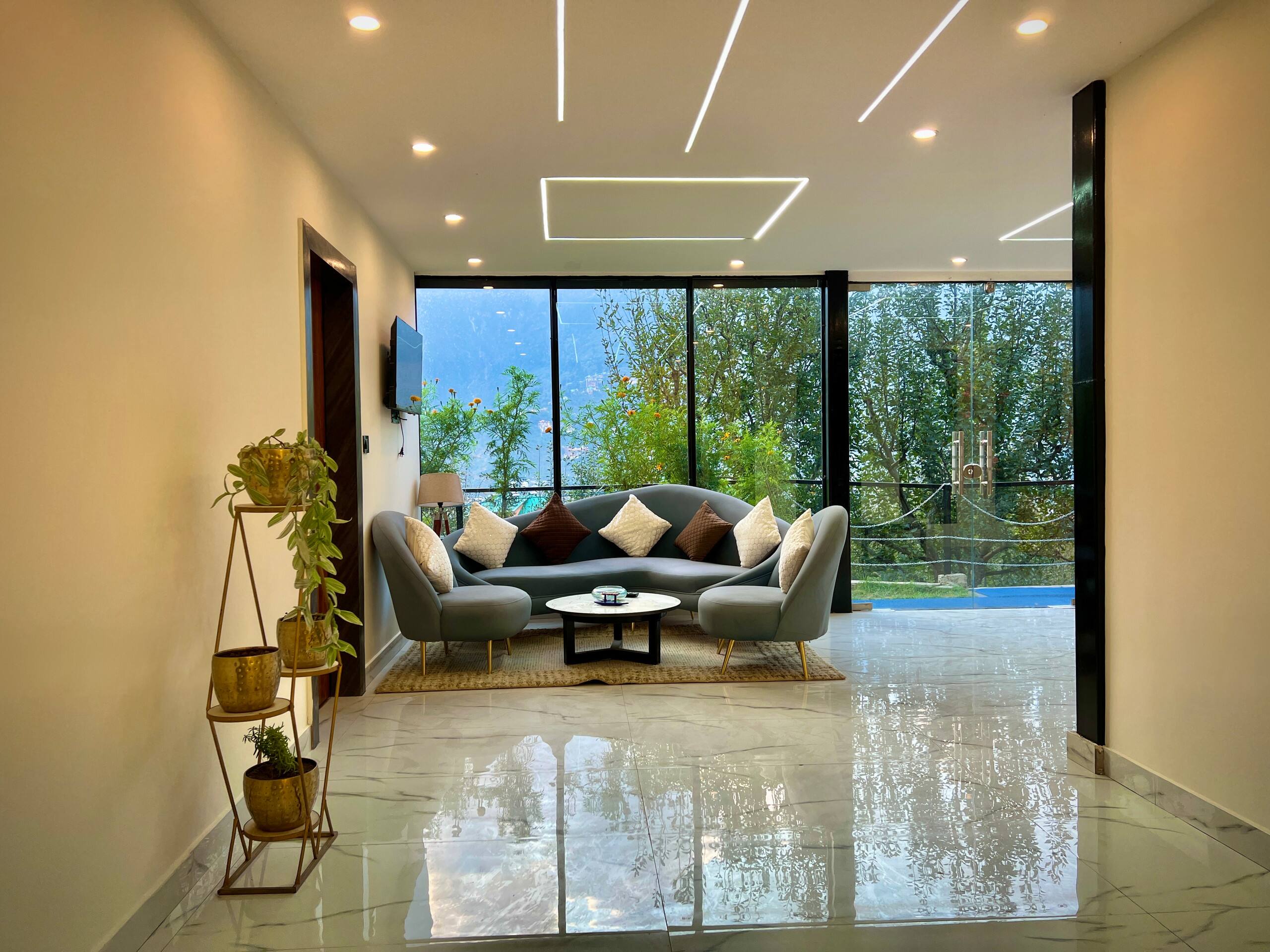 5 Room Jacuzzi glass house Manali 11