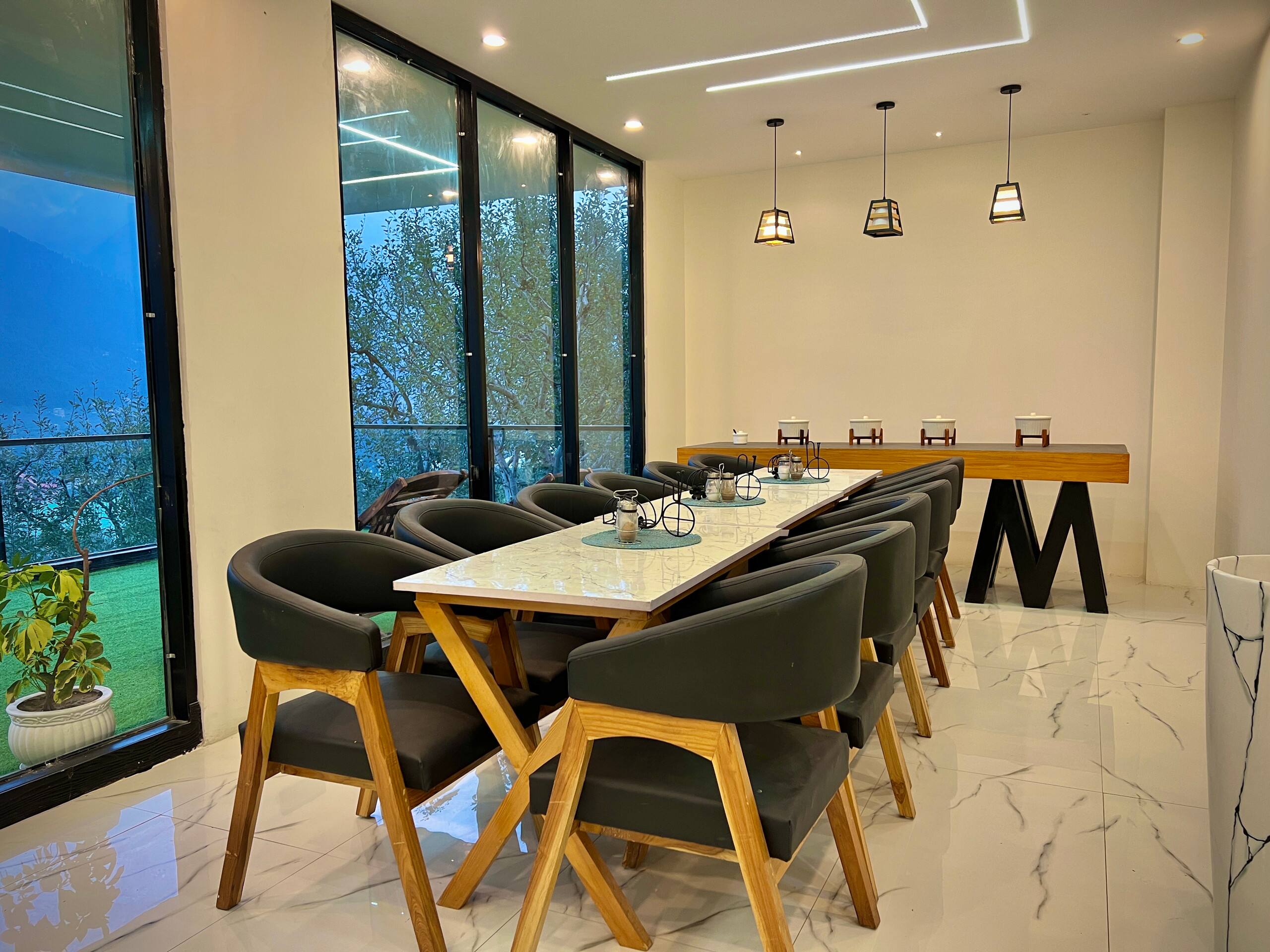 5 Room Jacuzzi glass house Manali 16