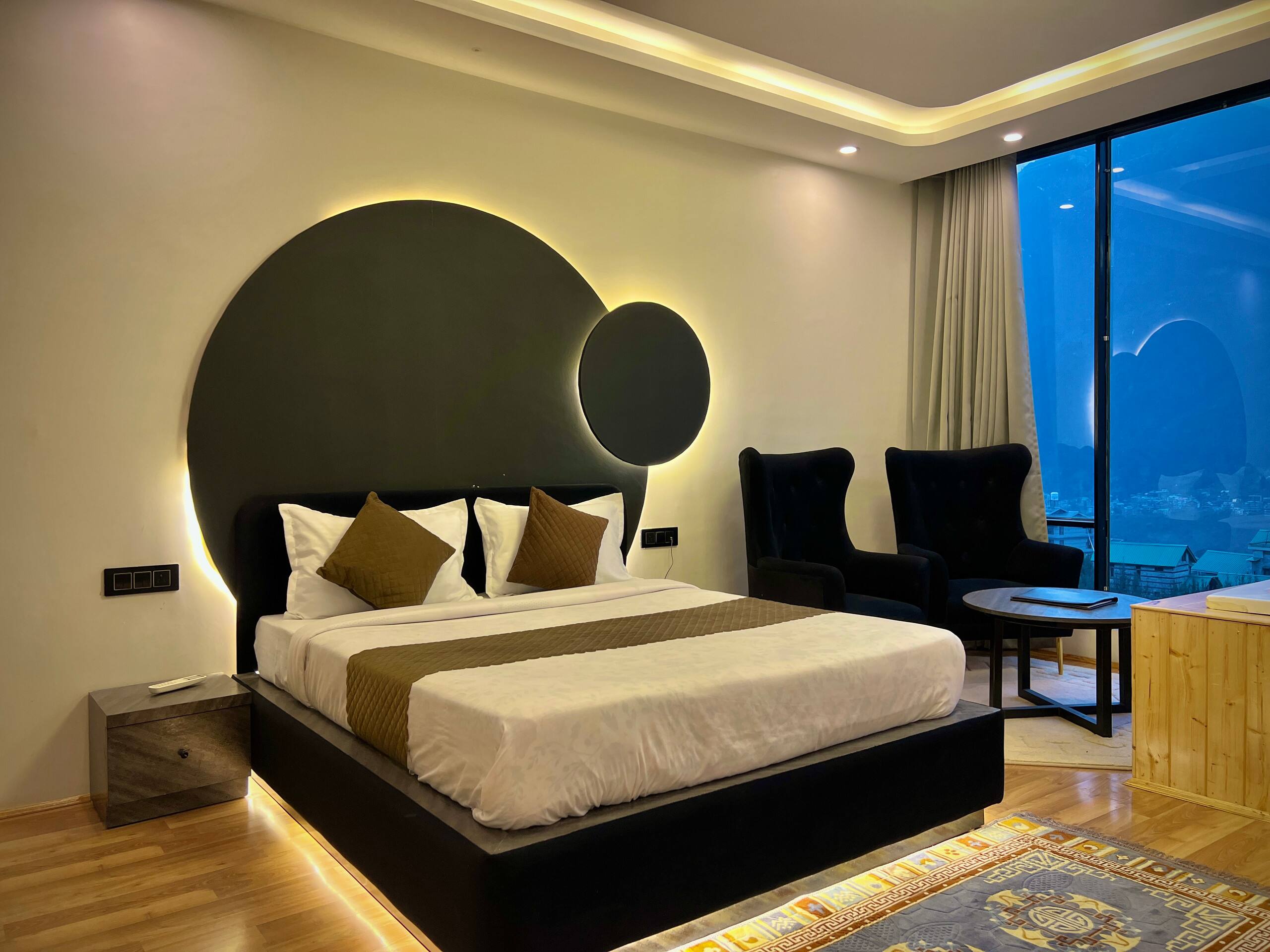 5 Room Jacuzzi glass house Manali 21