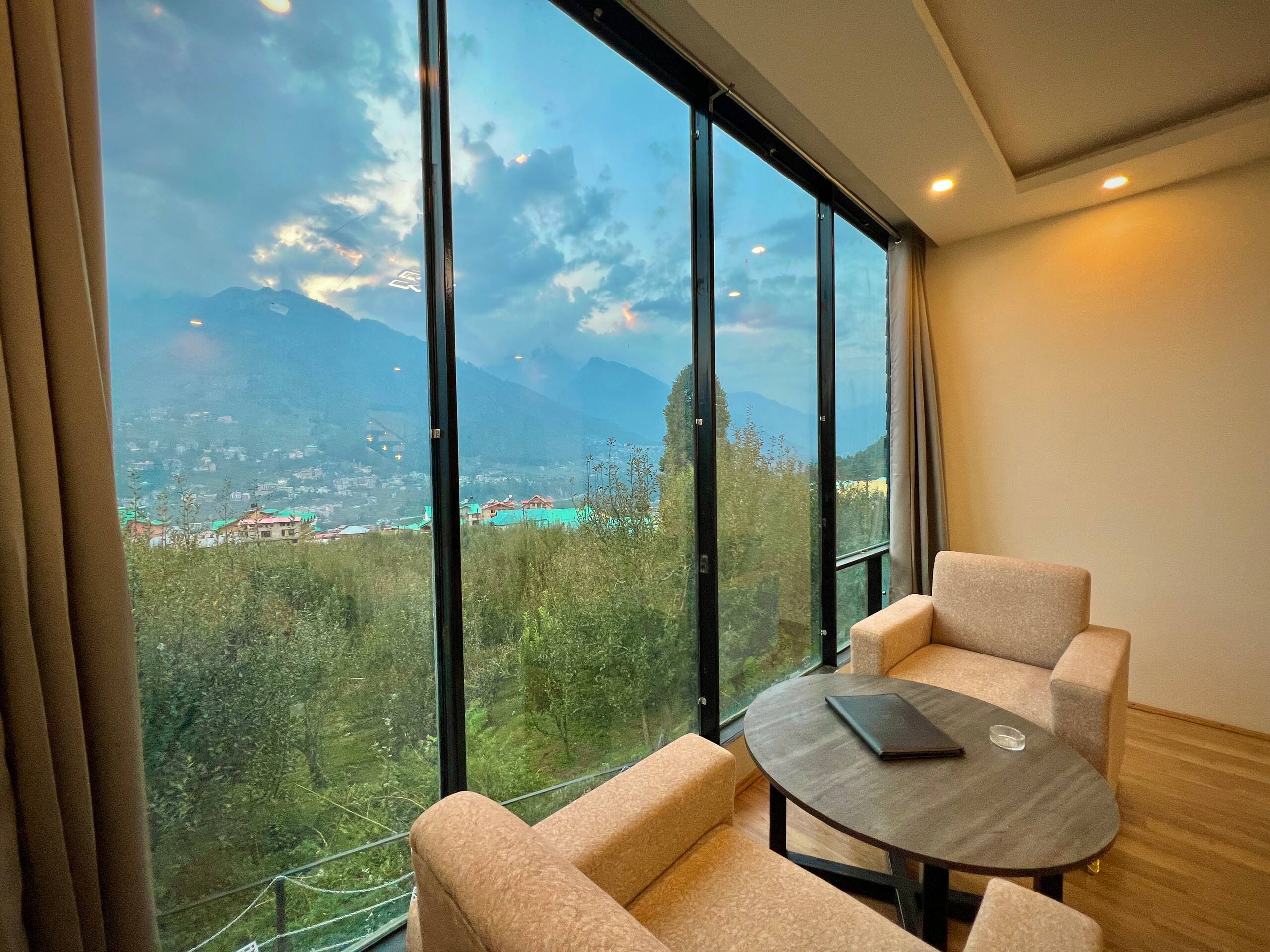 5 Room Jacuzzi glass house Manali 9