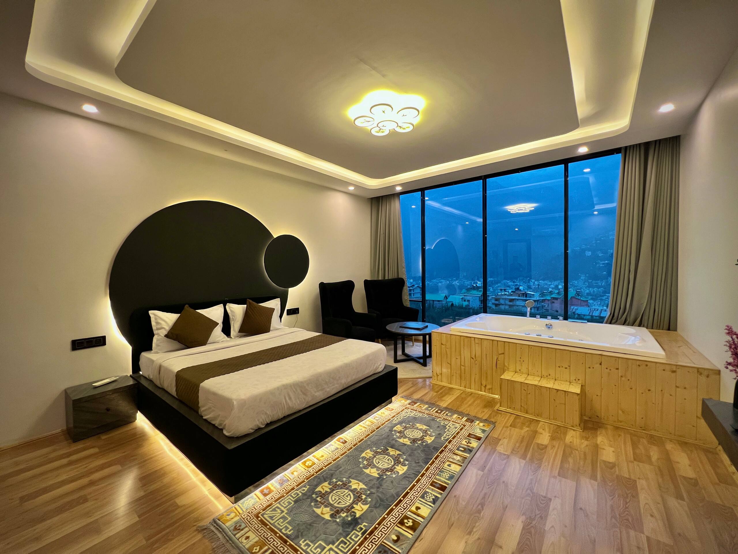 5 Room Jacuzzi glass house Manali — photo 3