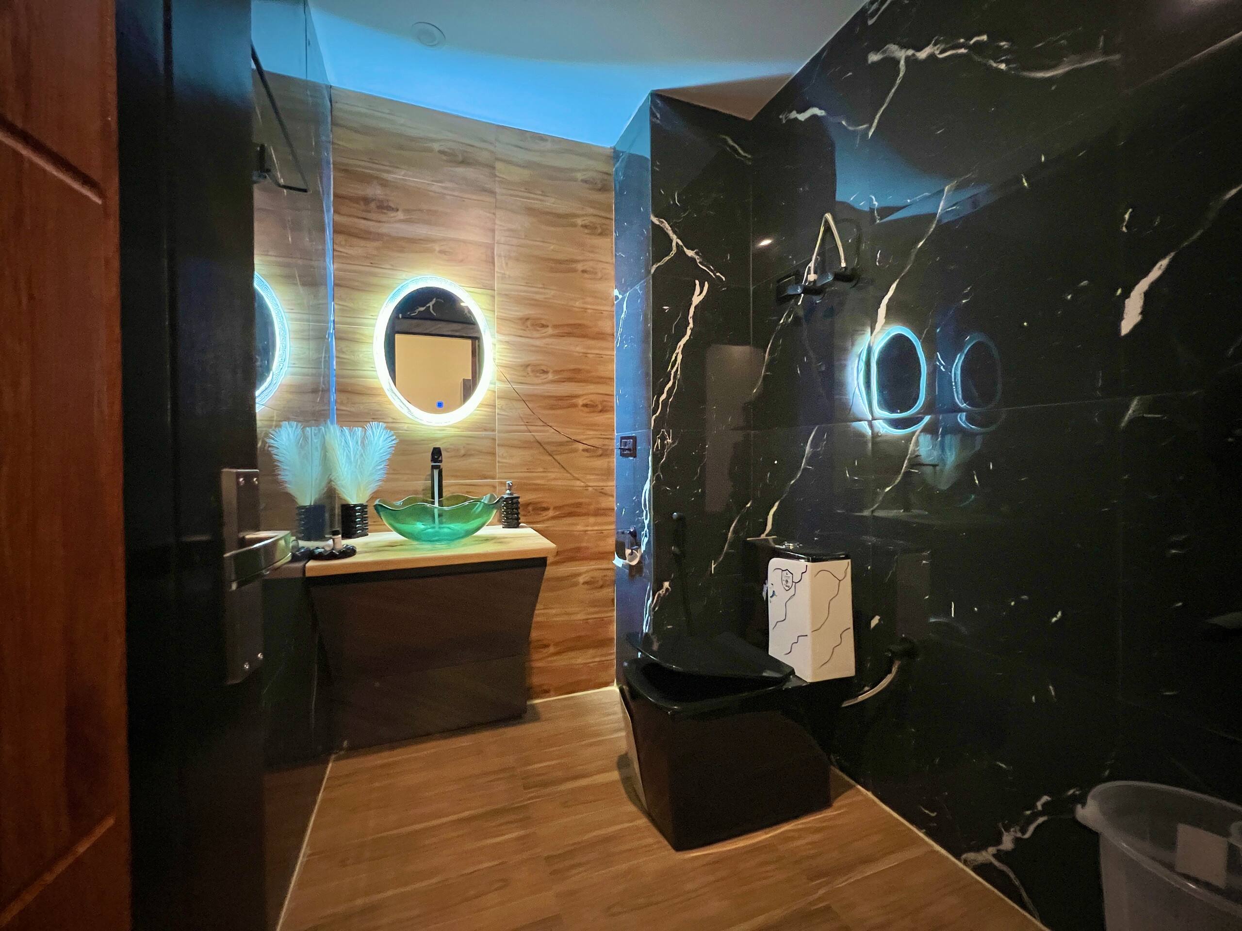 5 Room Jacuzzi glass house Manali 33