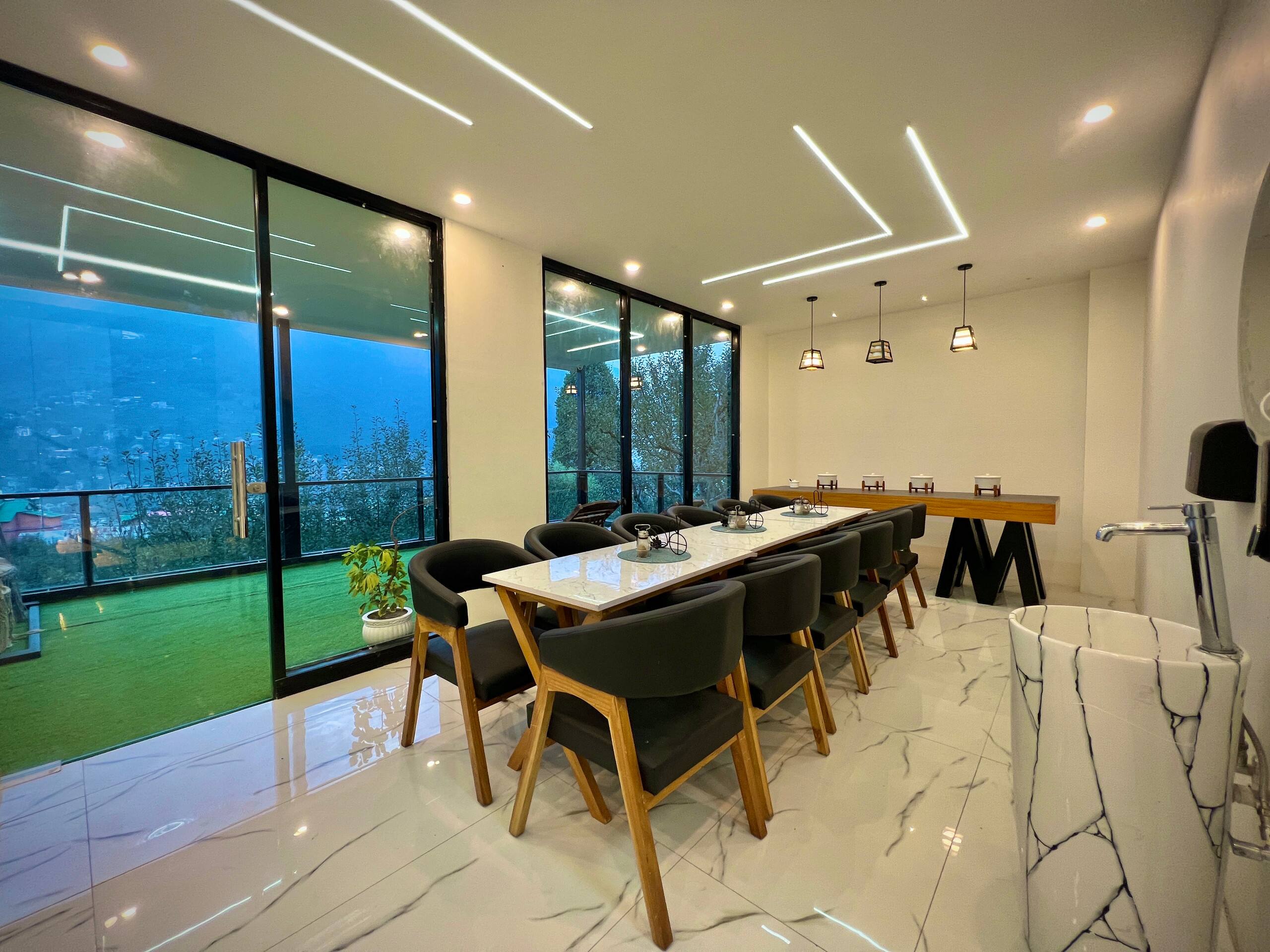 5 Room Jacuzzi glass house Manali 13