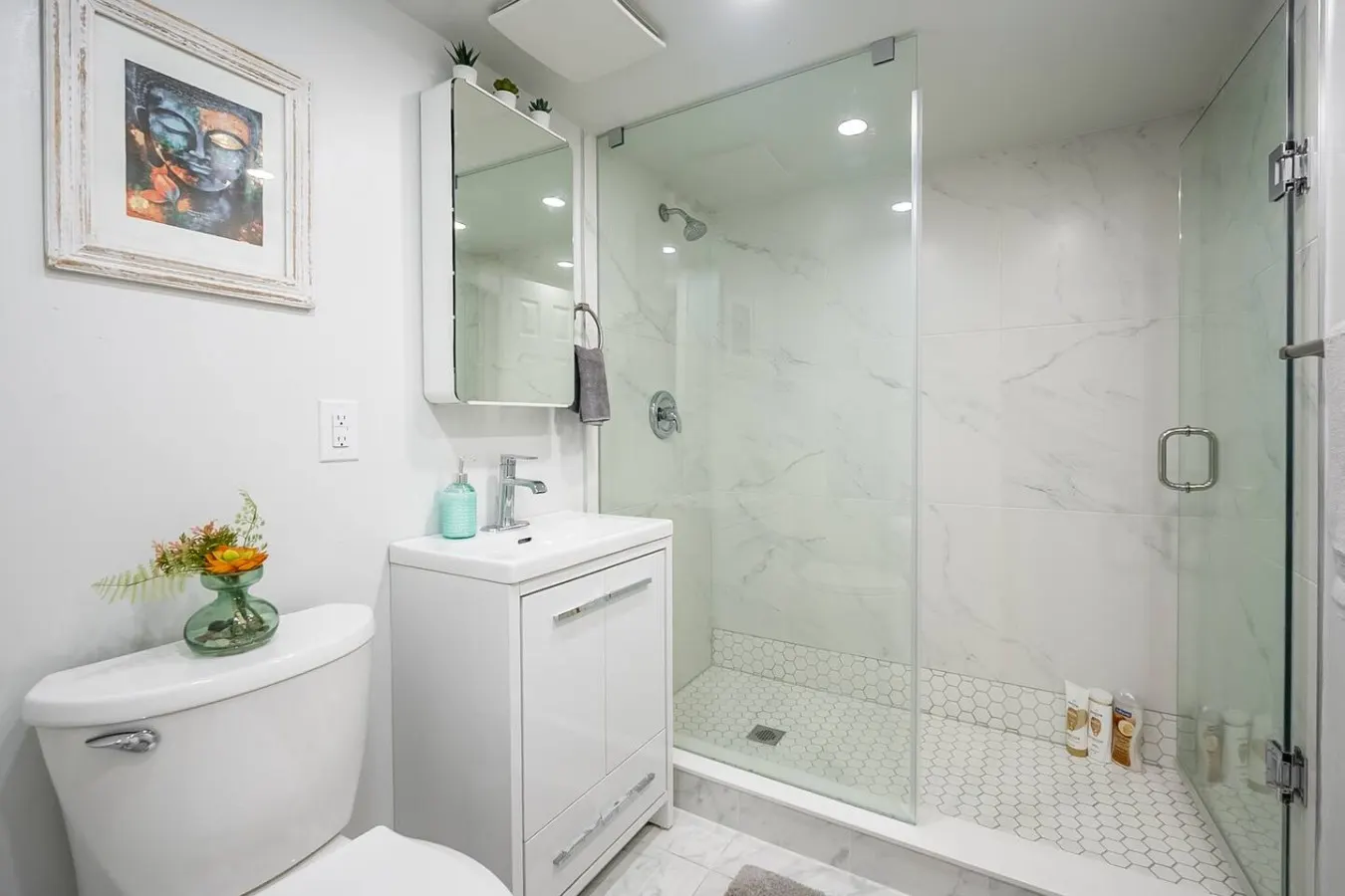 Bright 2BR Lower Level Sleeps 4 Private Entry 5