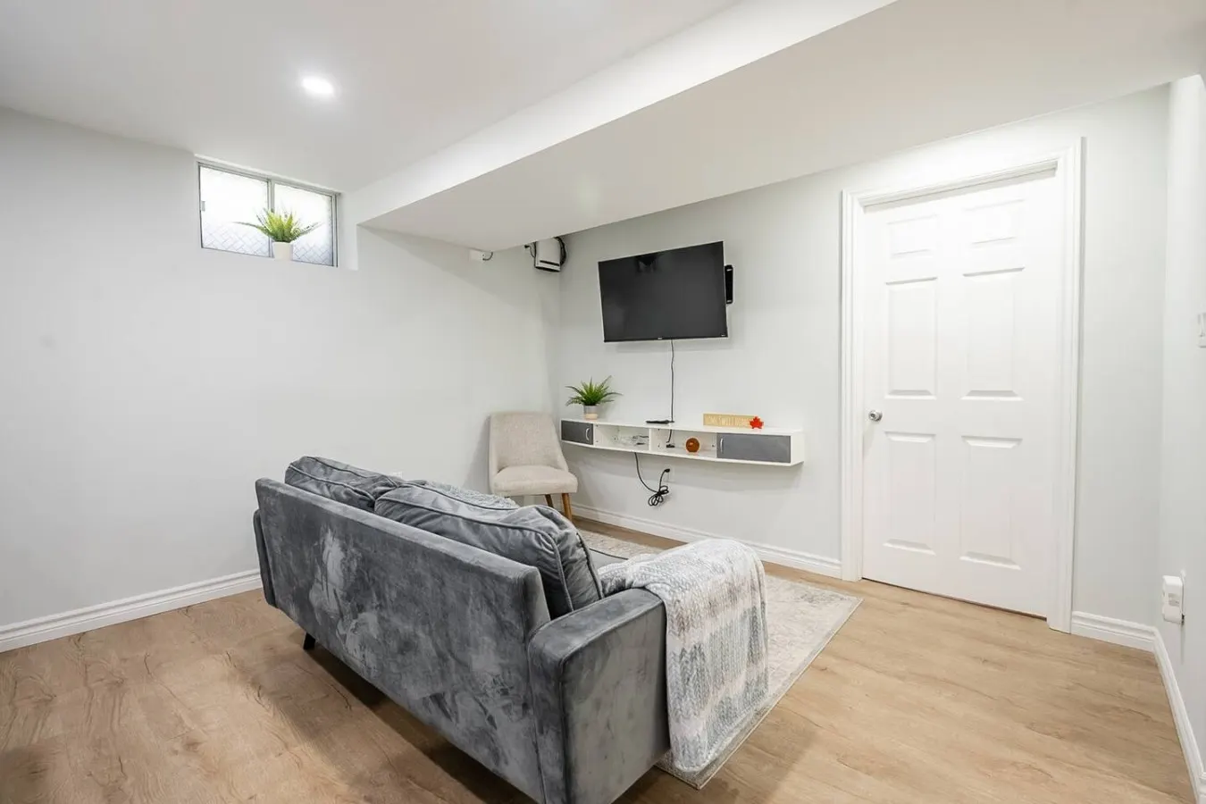 Bright 2BR Lower Level Sleeps 4 Private Entry 6