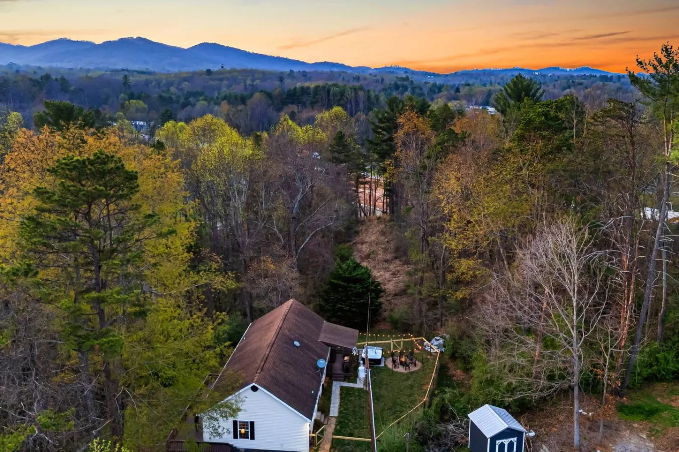 15 Min to DT AVL Hot Tub, Fire Pit & Fenced Yard 5