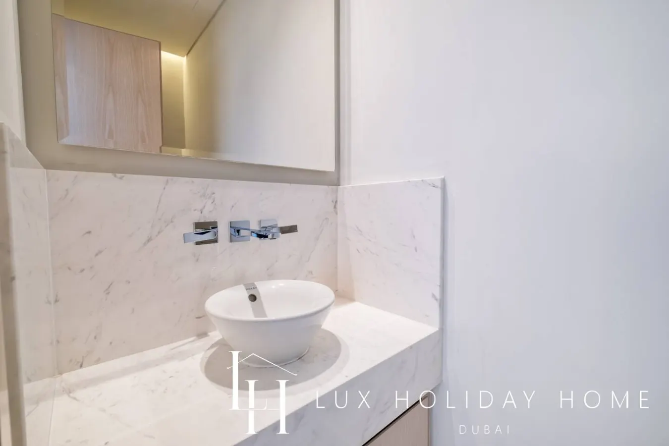LUX Iconic Views at The Palm Tower Suite 5 11