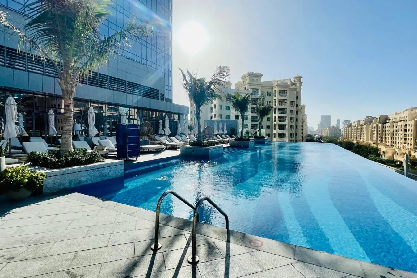 LUX Iconic Views at The Palm Tower Suite 5 12