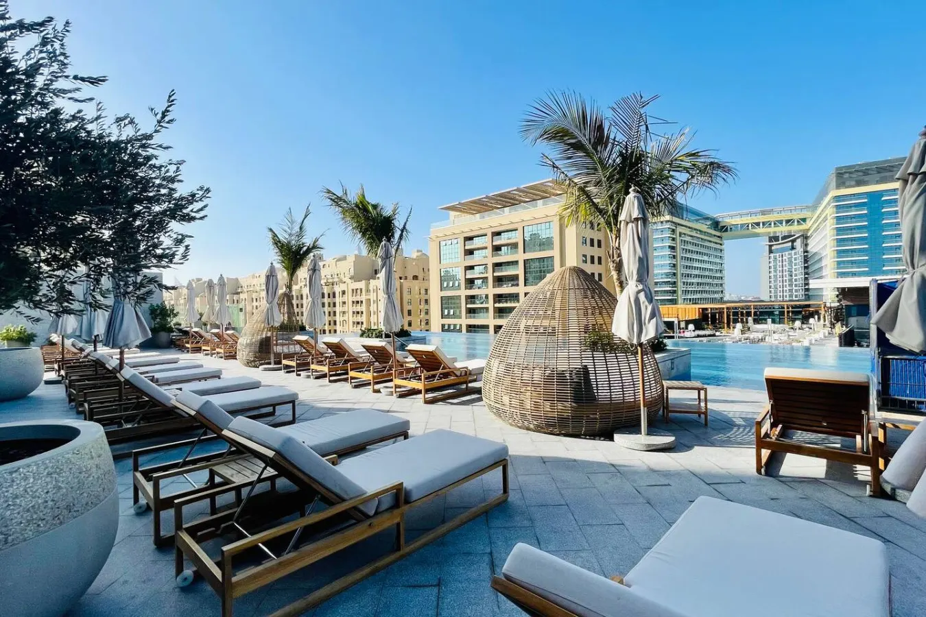 LUX Iconic Views at The Palm Tower Suite 5 15