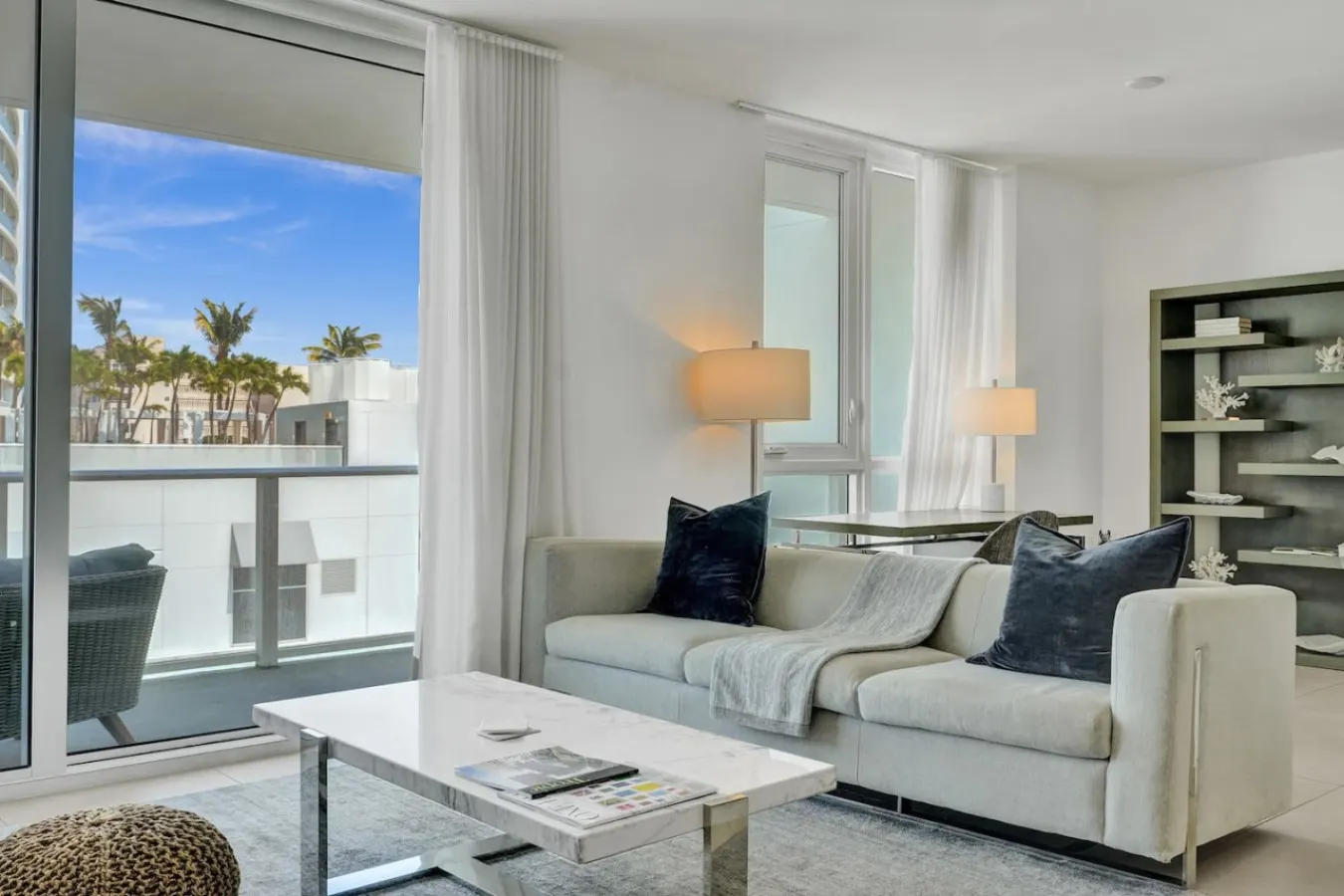 Monthly - Exclusive 616 Condo — photo 2