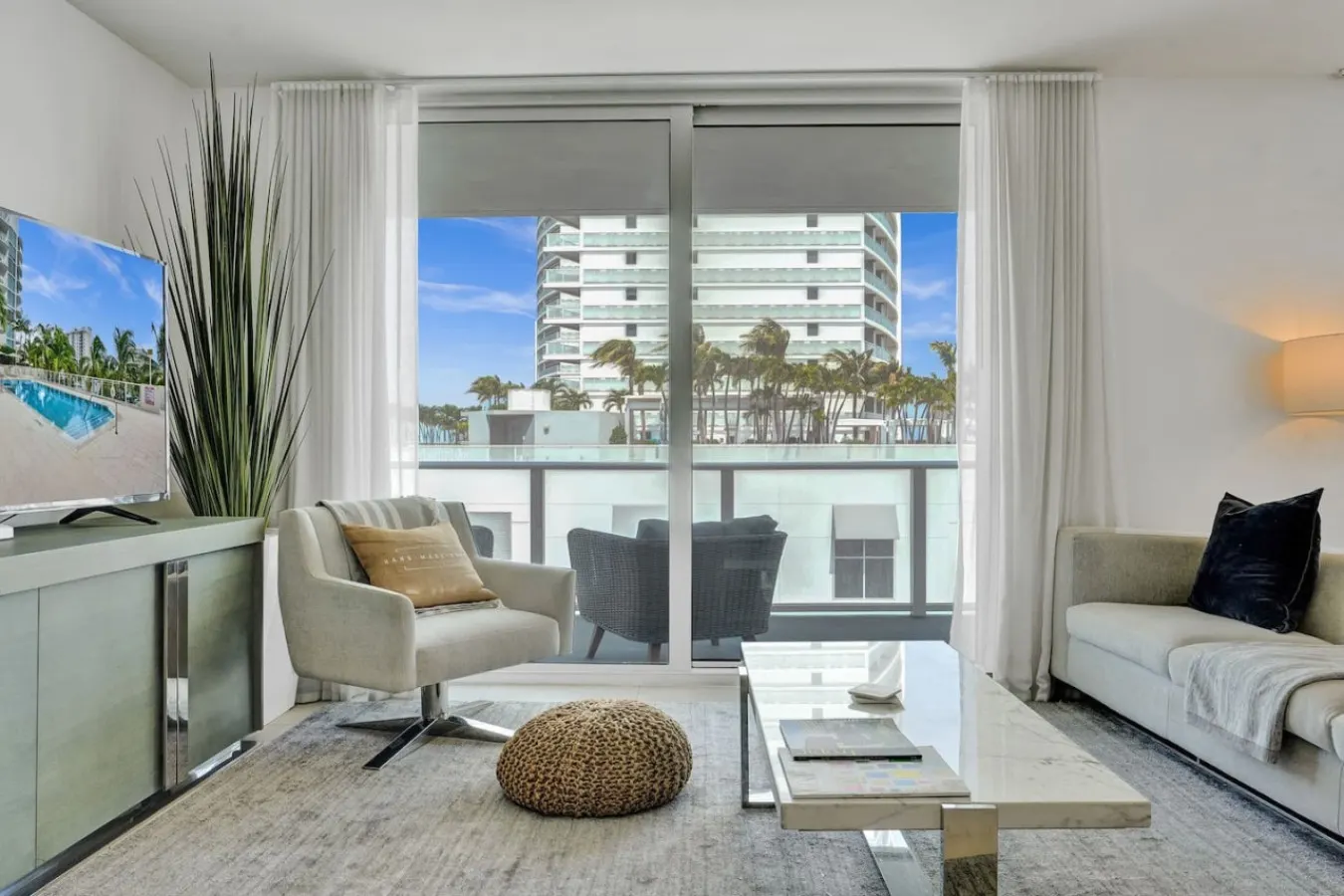 Monthly - Exclusive 616 Condo 10