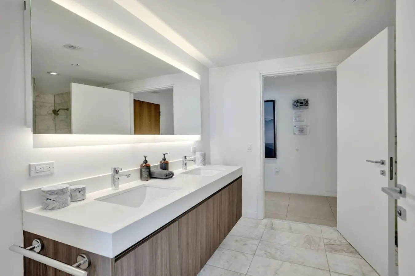 Monthly - Exclusive 616 Condo 19