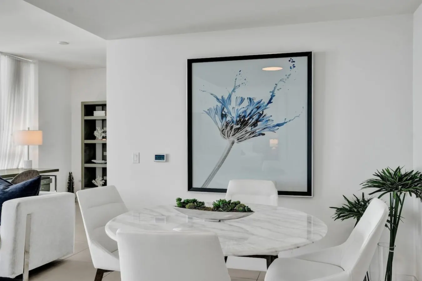 Monthly - Exclusive 616 Condo — photo 3