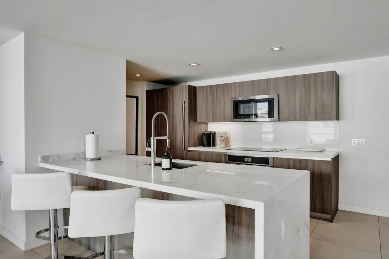 Monthly - Exclusive 616 Condo 7
