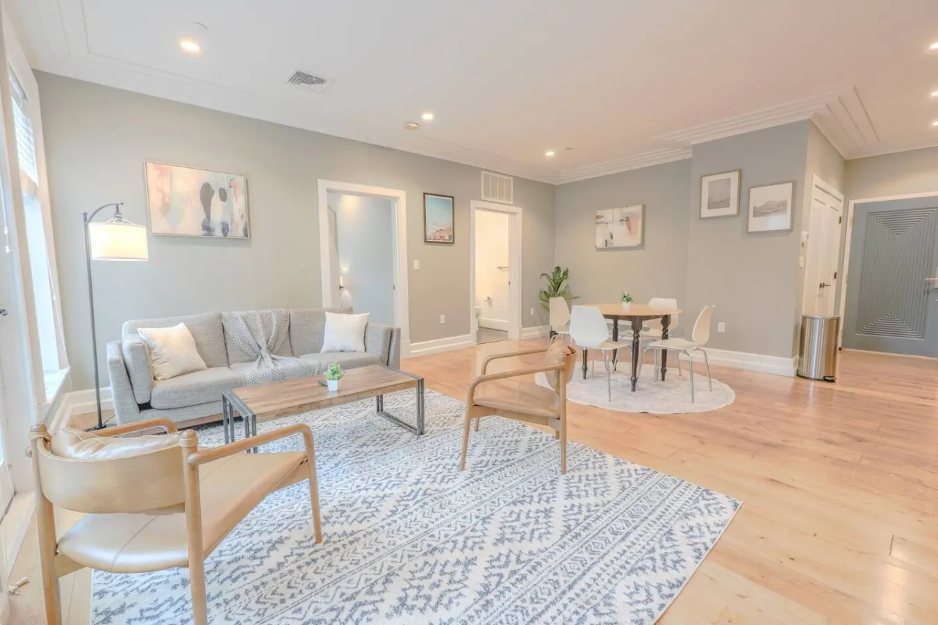 Spacious & Bright 2 Bedroom! 1