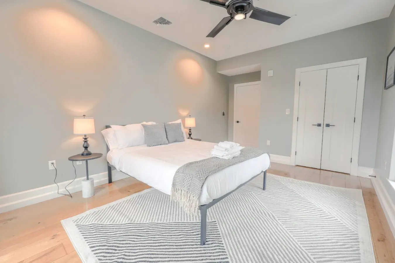 Spacious & Bright 2 Bedroom! 11