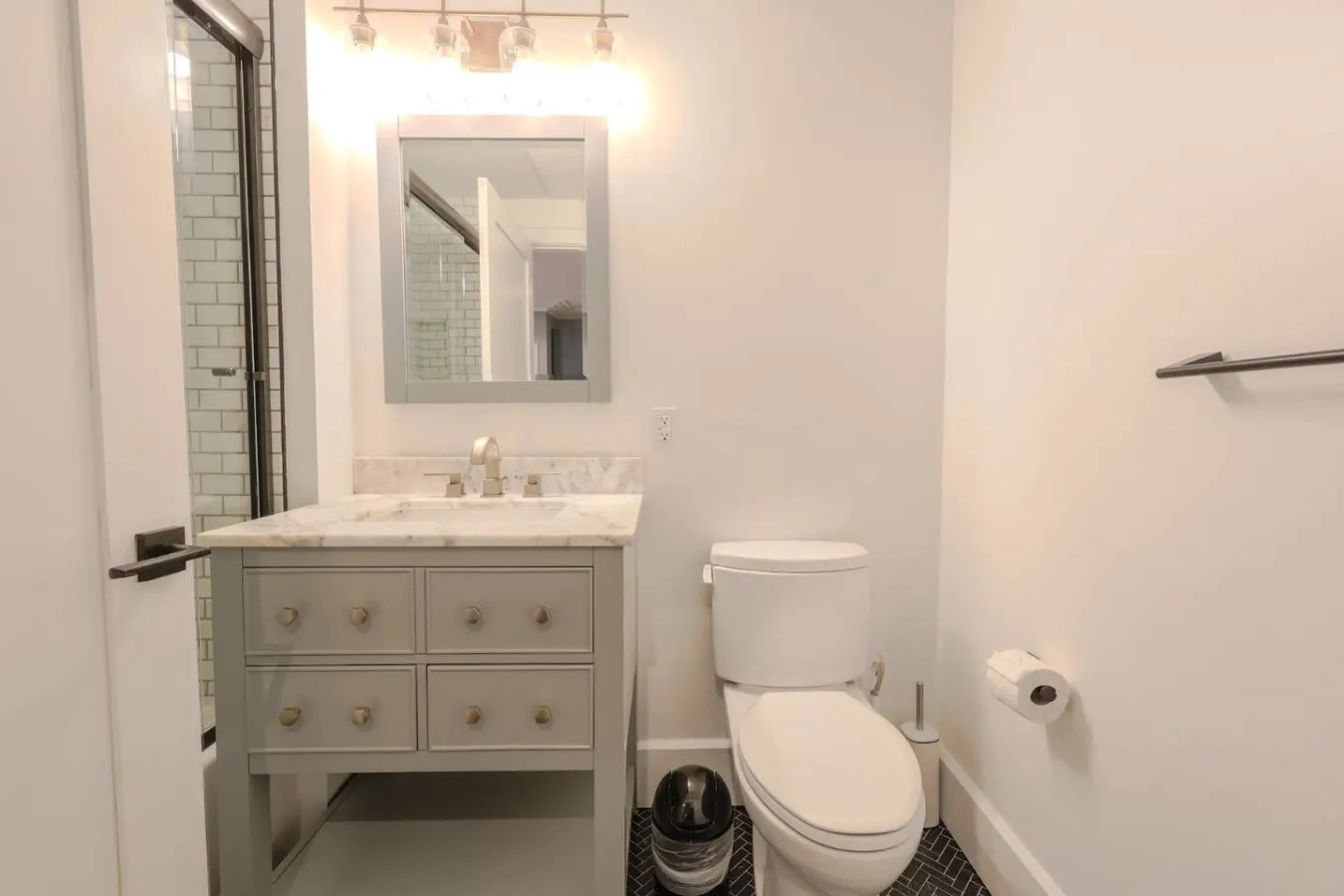 Spacious & Bright 2 Bedroom! 13