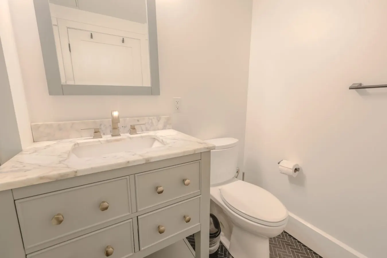 Spacious & Bright 2 Bedroom! 14
