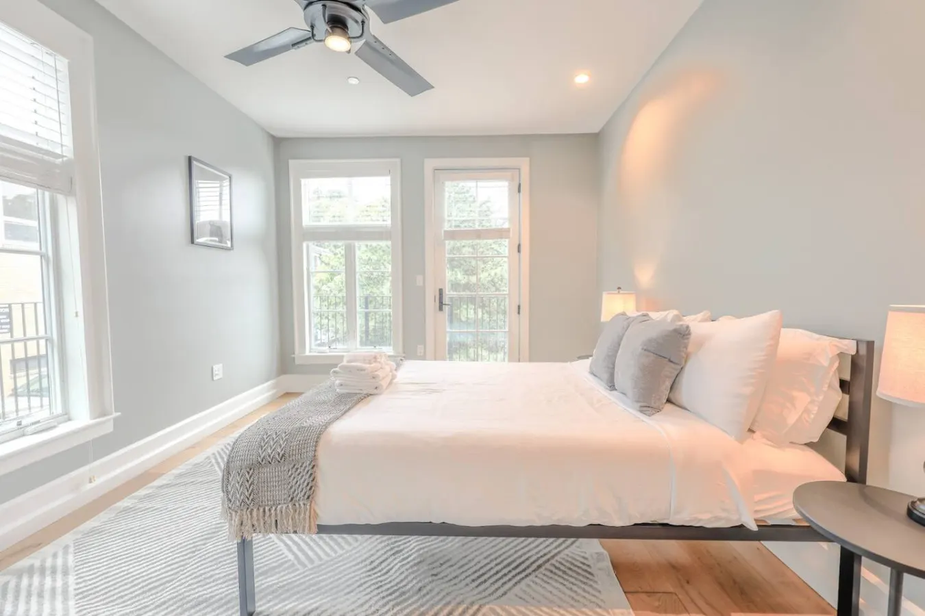 Spacious & Bright 2 Bedroom! 20