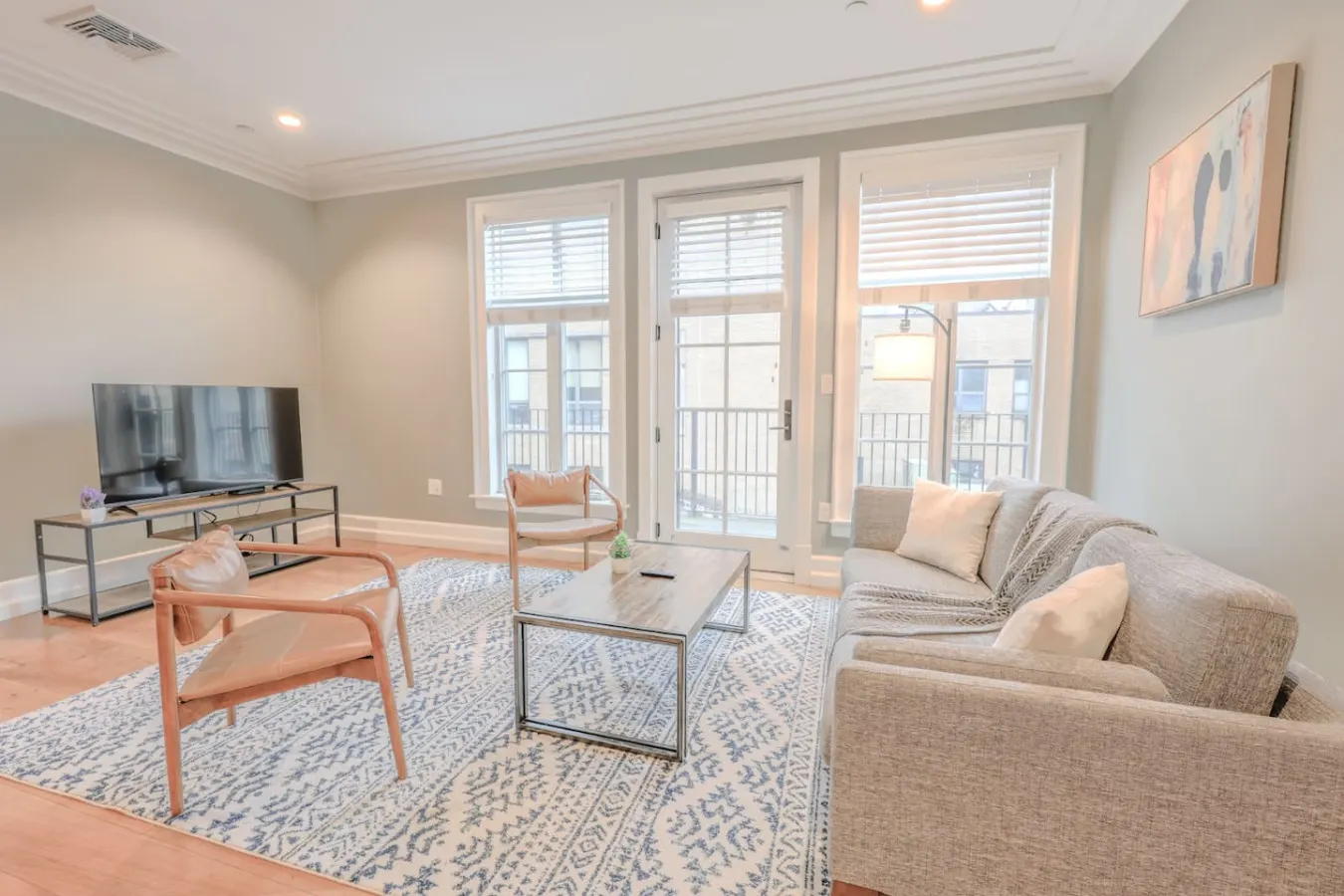 Spacious & Bright 2 Bedroom! 3