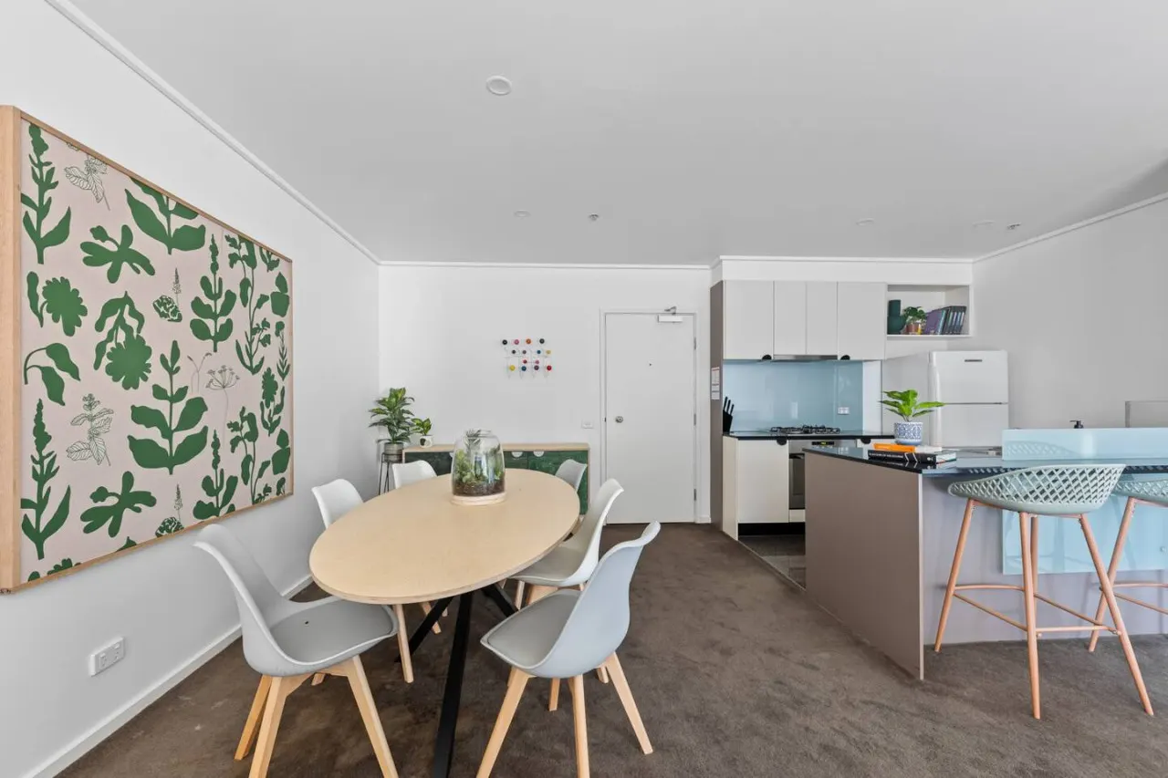 Ash- Your Spacious 2bed/2bath Melbourne Home! 9