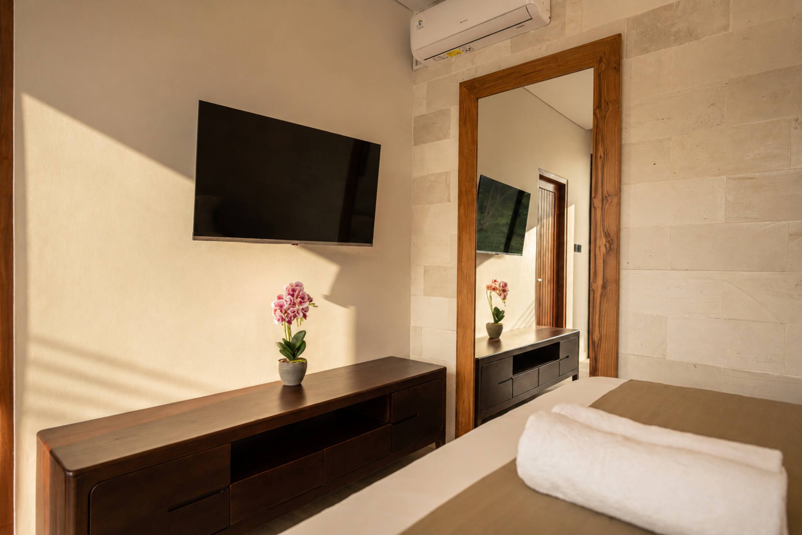 2 BR New Modern Villa in Canggu 23