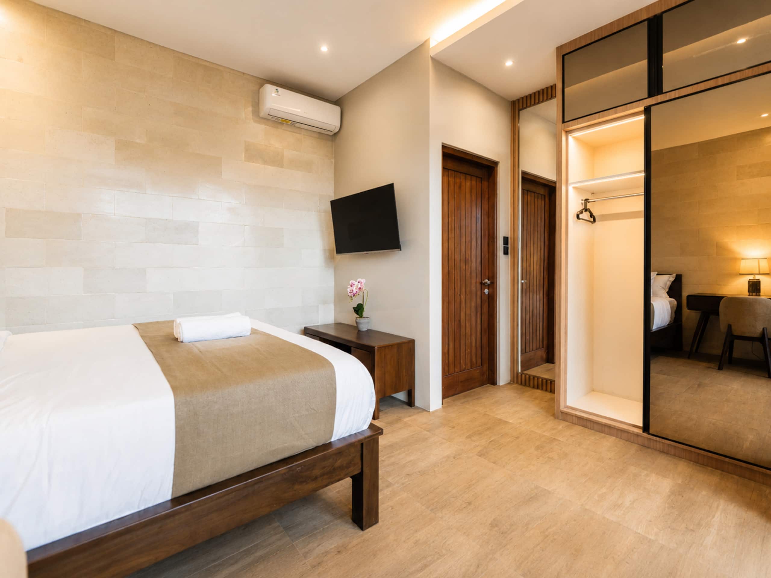 2 BR New Modern Villa in Canggu 28