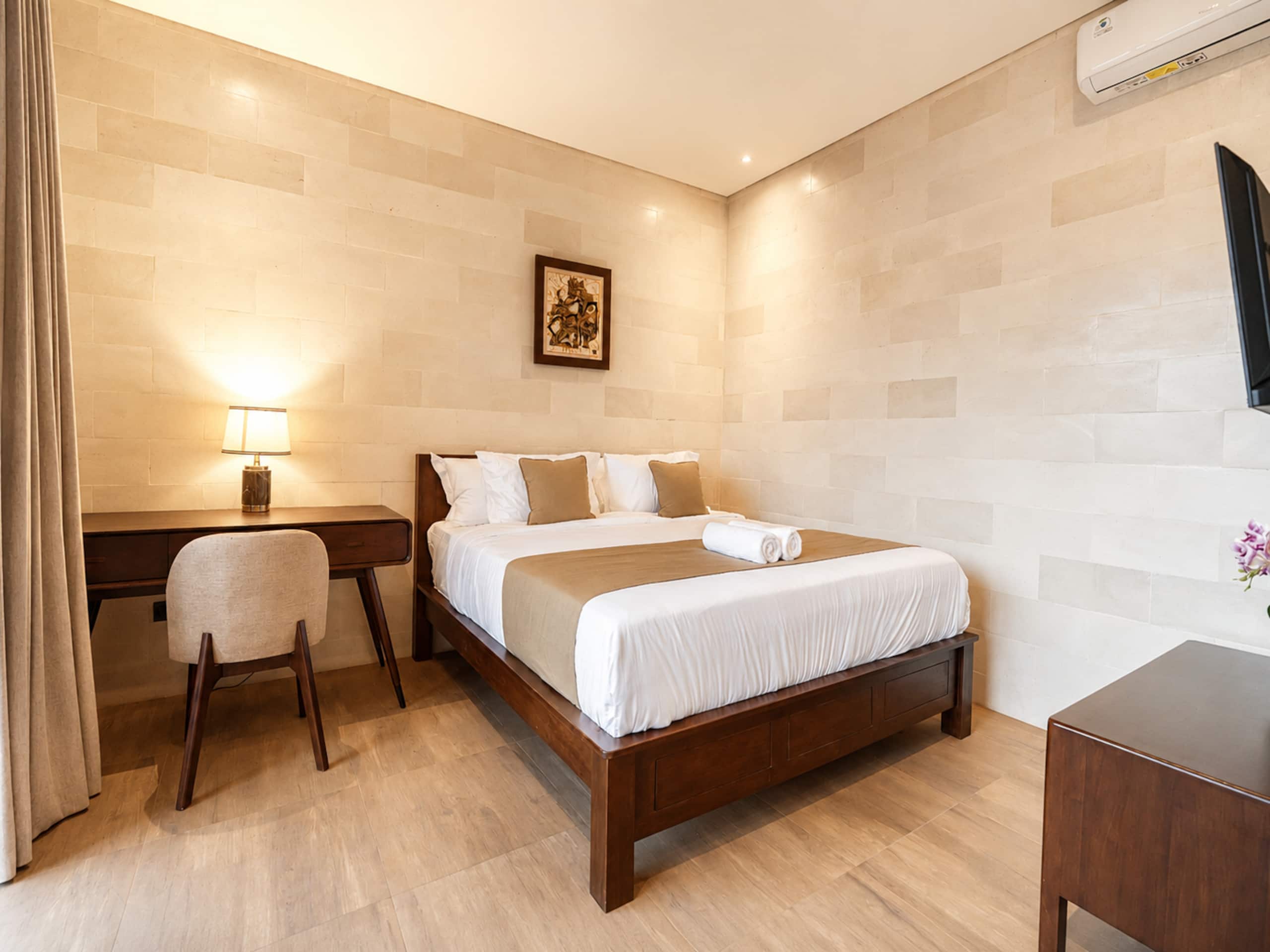 2 BR New Modern Villa in Canggu 9