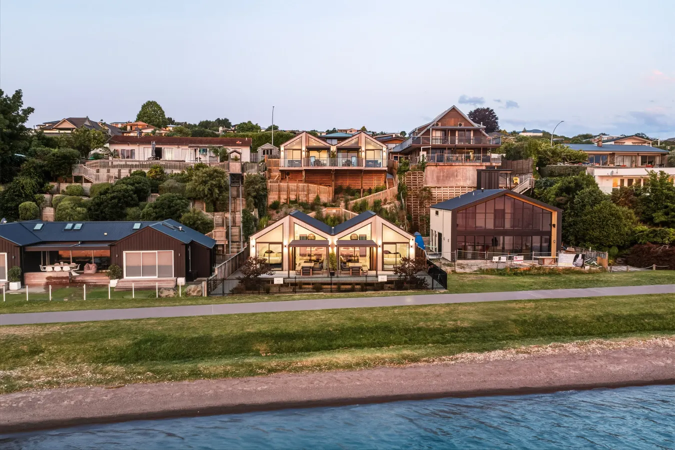Roam Taupo Lake Front Unit 2 - Spa Pool 1