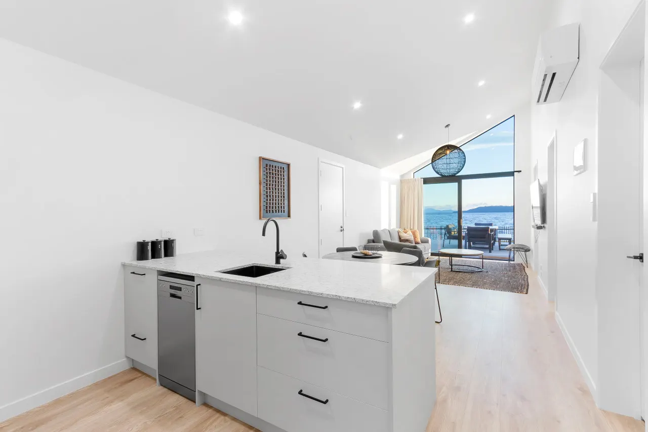 Roam Taupo Lake Front Unit 2 - Spa Pool 11
