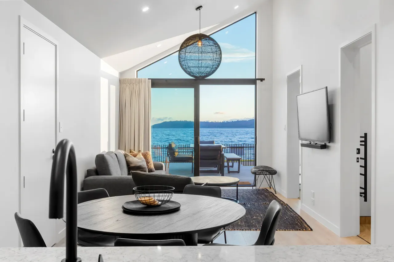 Roam Taupo Lake Front Unit 2 - Spa Pool 12